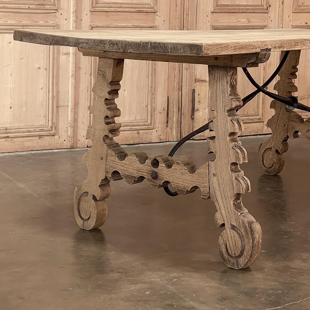 19th Century Spanish Dining Table in Stripped Oak For Sale 1