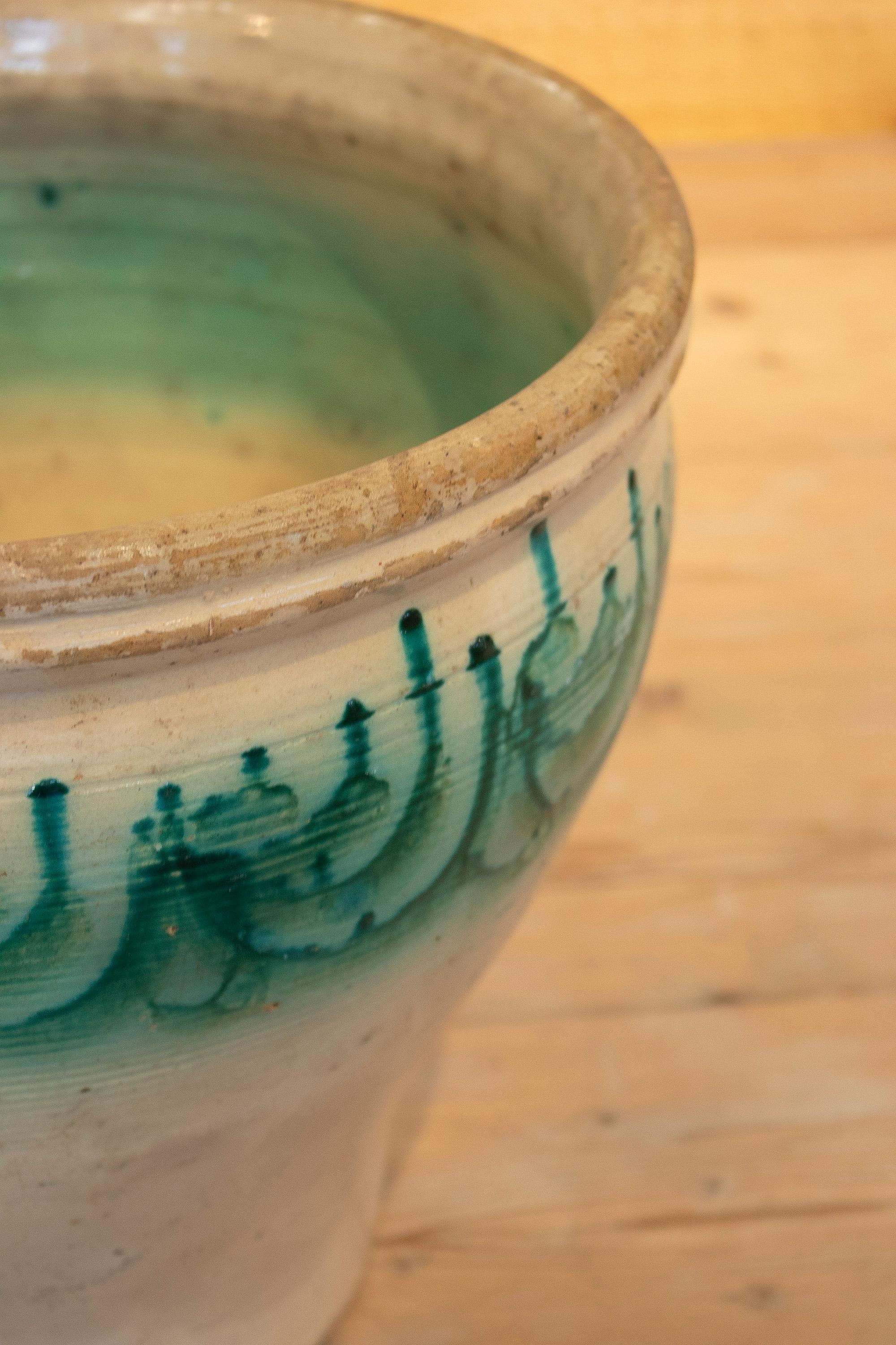 19th Century Spanish Fajalauza Pottery White & Green Glazed Terracotta Vase 7