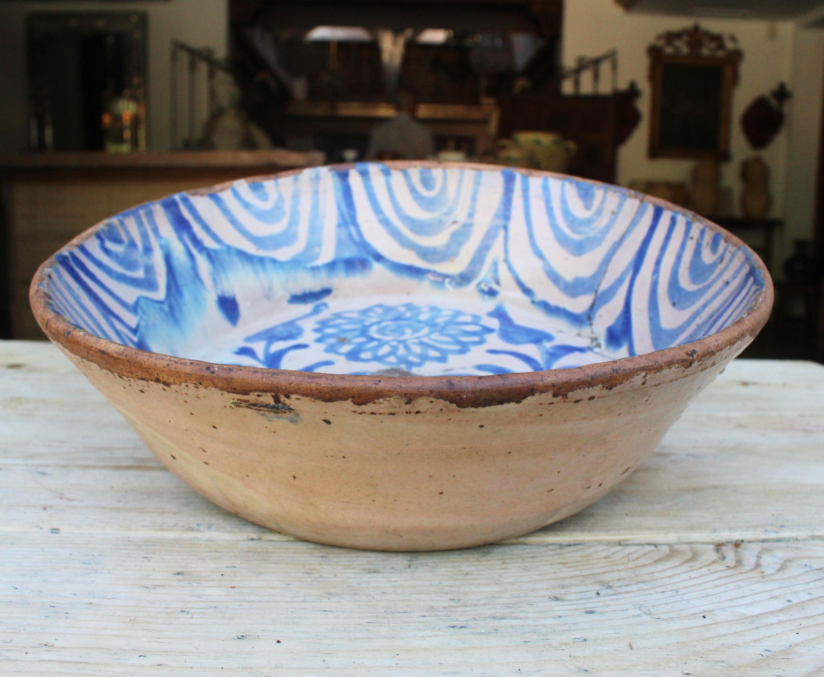 Hand-Painted 19th Century Spanish Fajalauza White and Blue Glazed Terracotta Plate