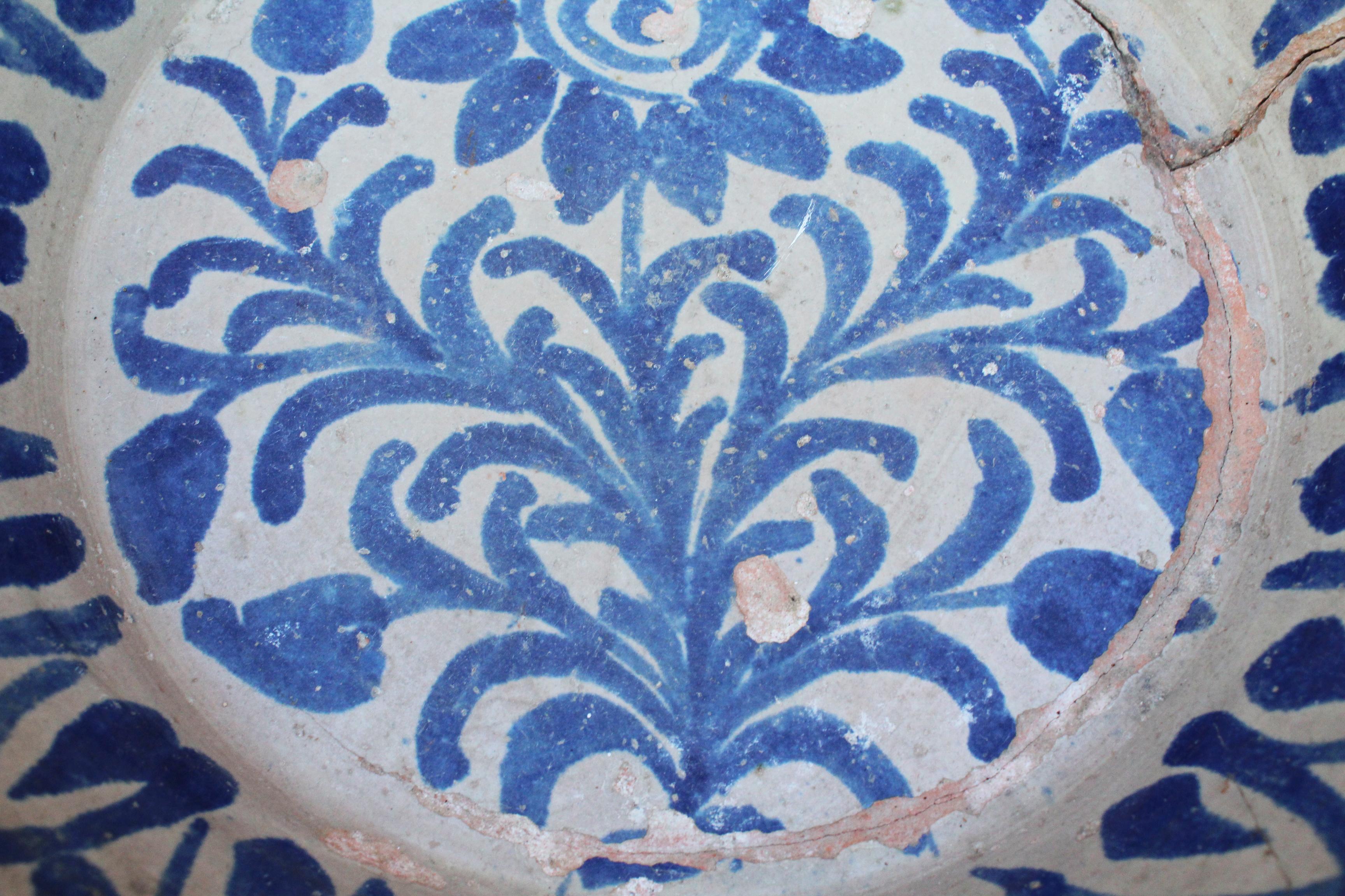 19th Century Spanish Fajalauza White and Blue Glazed Terracotta Plate 1