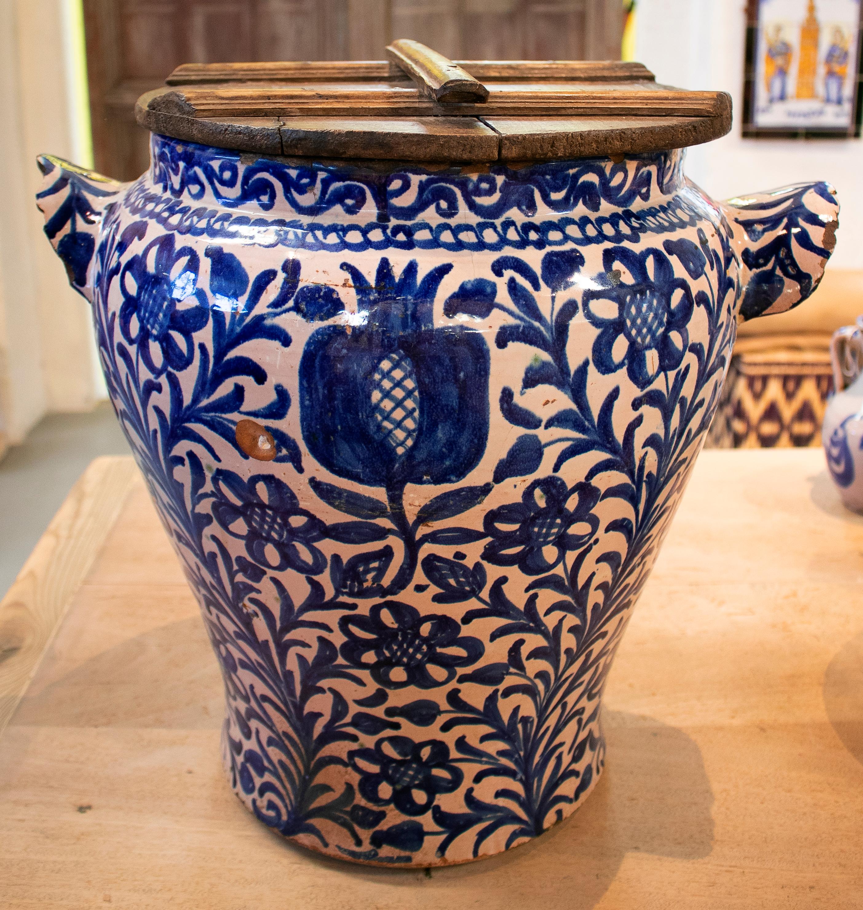 blue glazed pottery