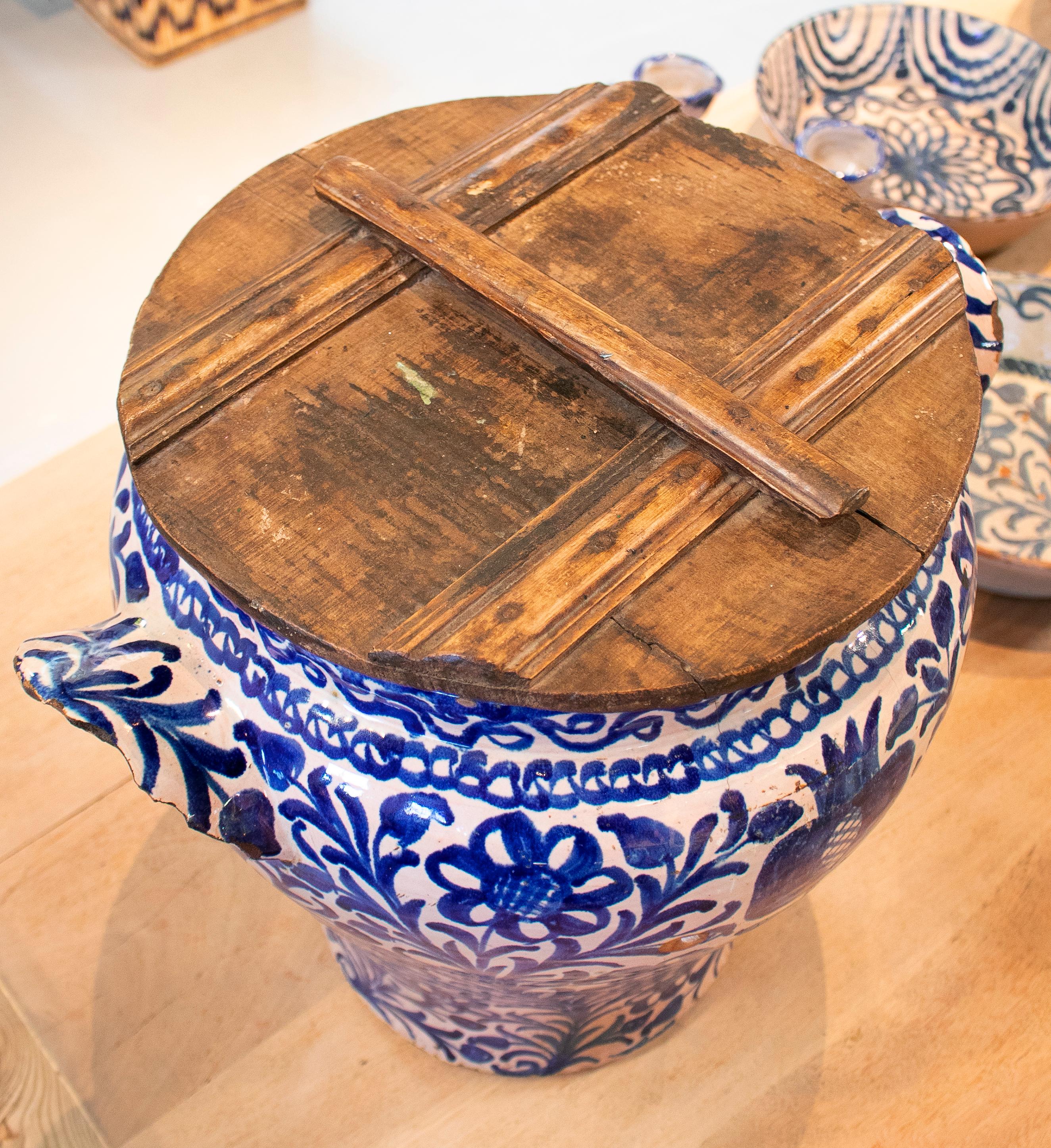 Ceramic 19th Century Spanish Fajalouza Glazed Pottery Vase Decorated with Cobalt Blue