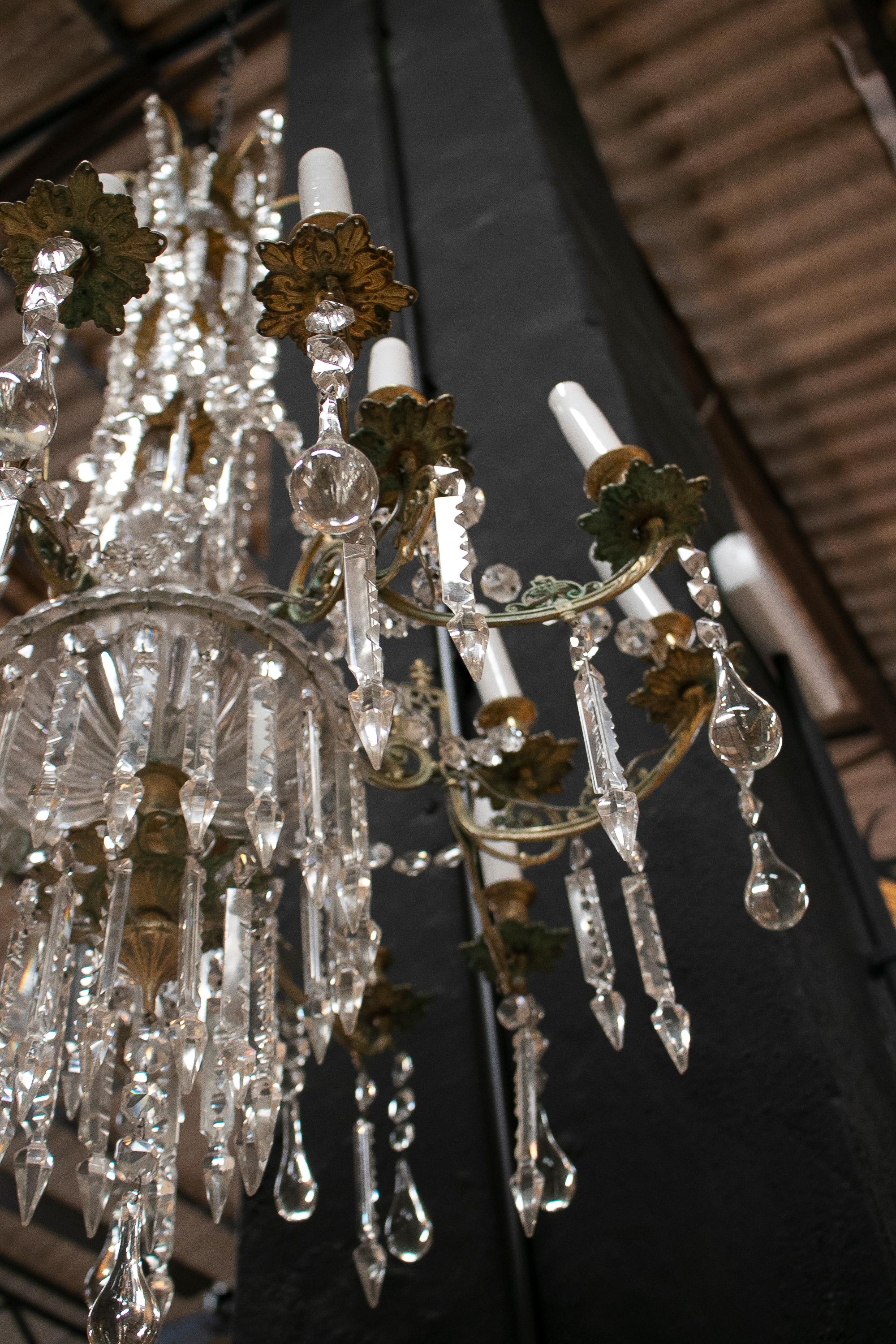 Lampadario spagnolo in bronzo dorato a fuoco del XIX secolo con decorazioni in cristallo in vendita 4