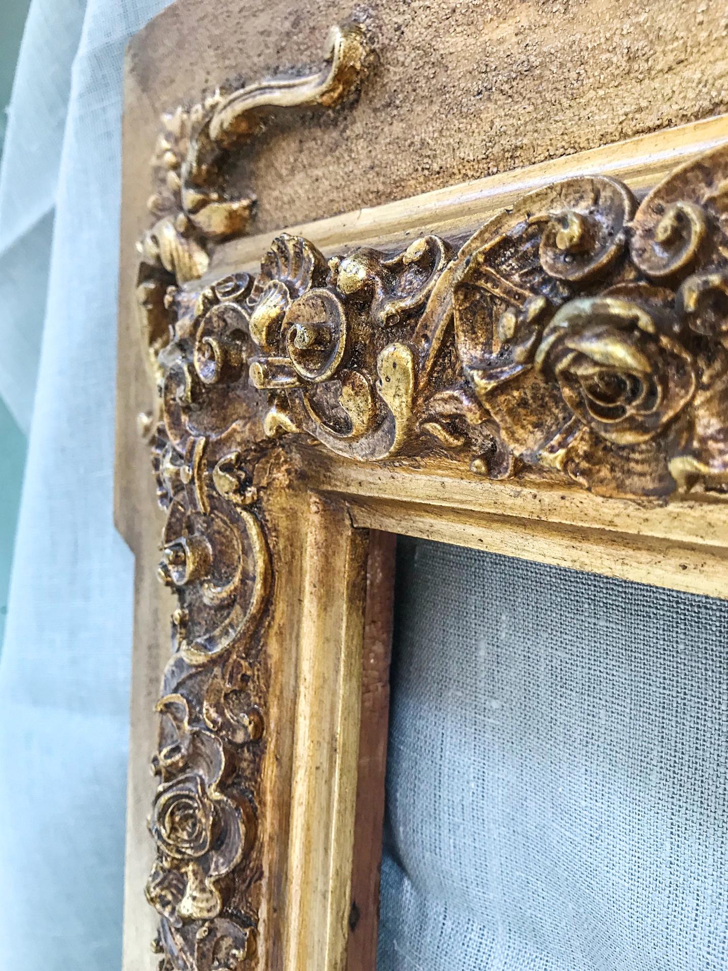 19th Century Spanish Frame of Carved and Gilded Wood For Sale 1