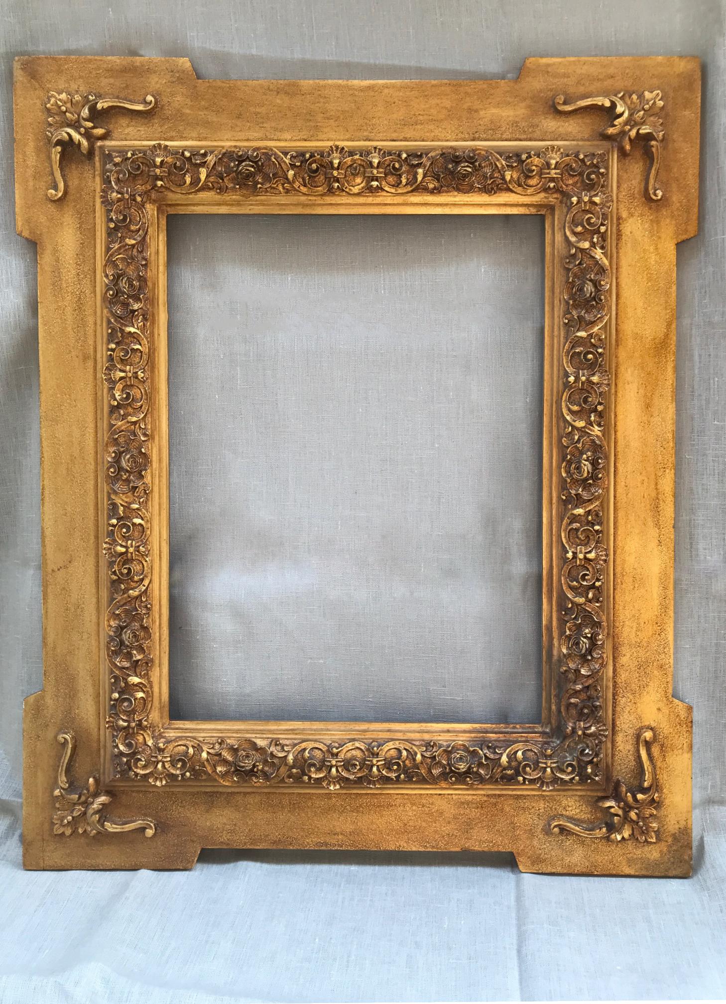 19th Century Spanish Frame of Carved and Gilded Wood For Sale 2