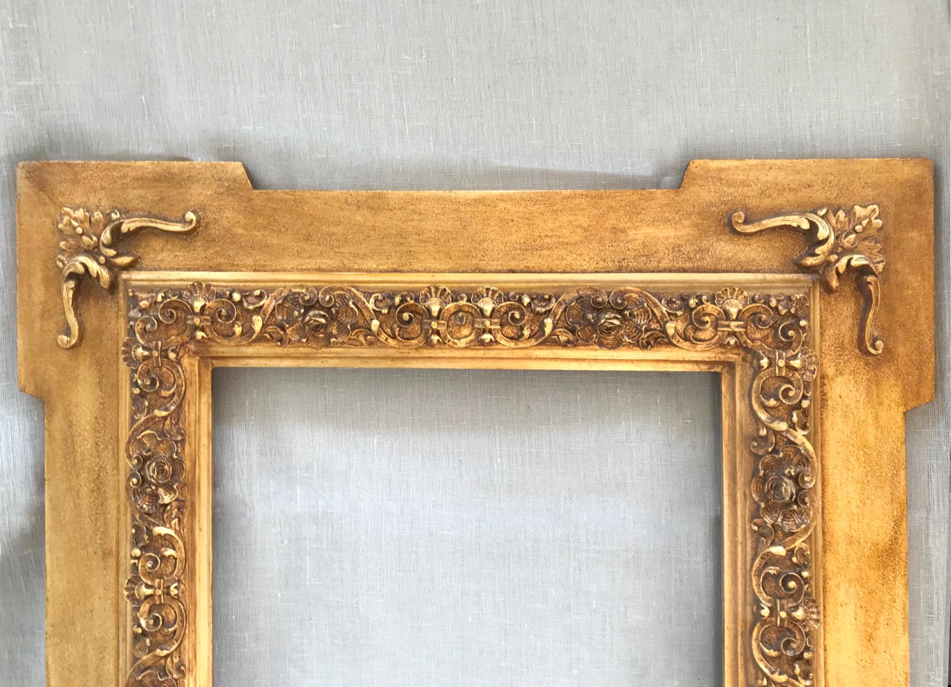 19th Century Spanish Frame of Carved and Gilded Wood For Sale 3