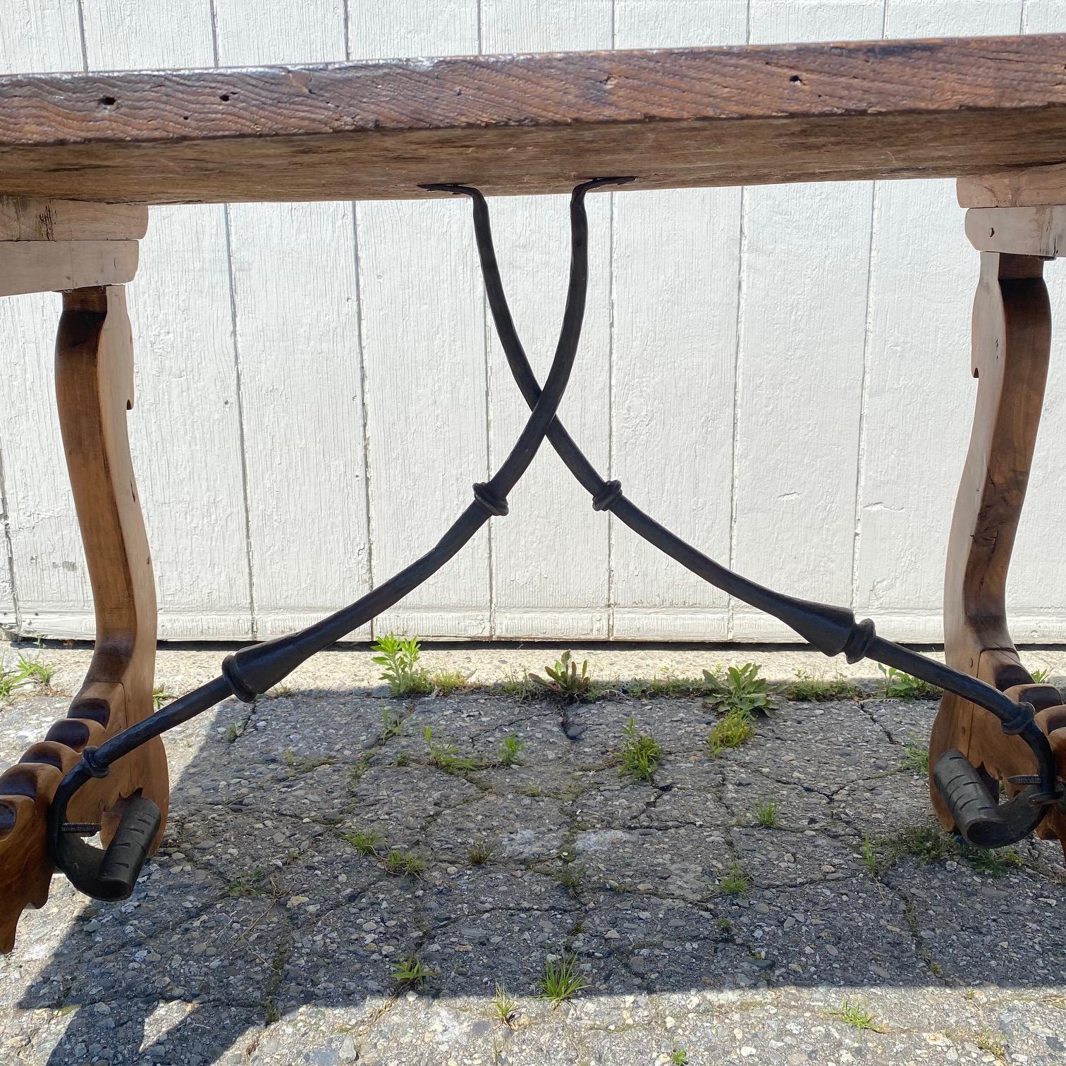 Table de salle à manger espagnole Fratino du 19e siècle à plateau unique et base monumentale en forme de lyre en vente 3
