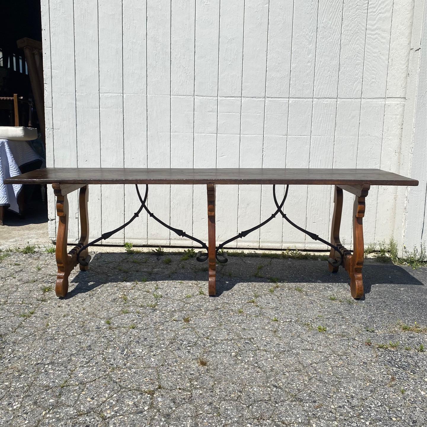 Table de salle à manger espagnole Fratino du 19e siècle à plateau unique et base monumentale en forme de lyre en vente 4