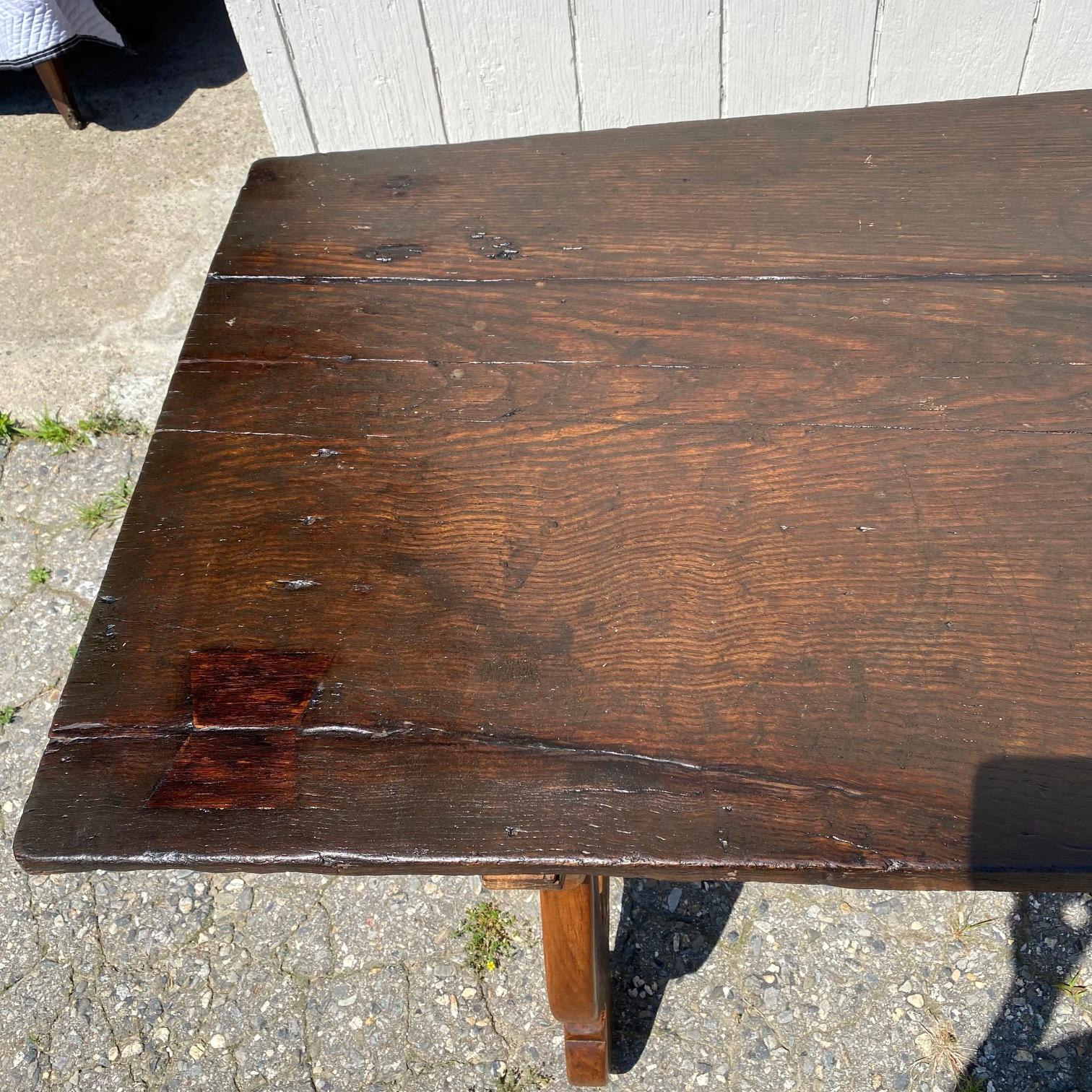 Table de salle à manger espagnole Fratino du 19e siècle à plateau unique et base monumentale en forme de lyre Bon état - En vente à Hopewell, NJ