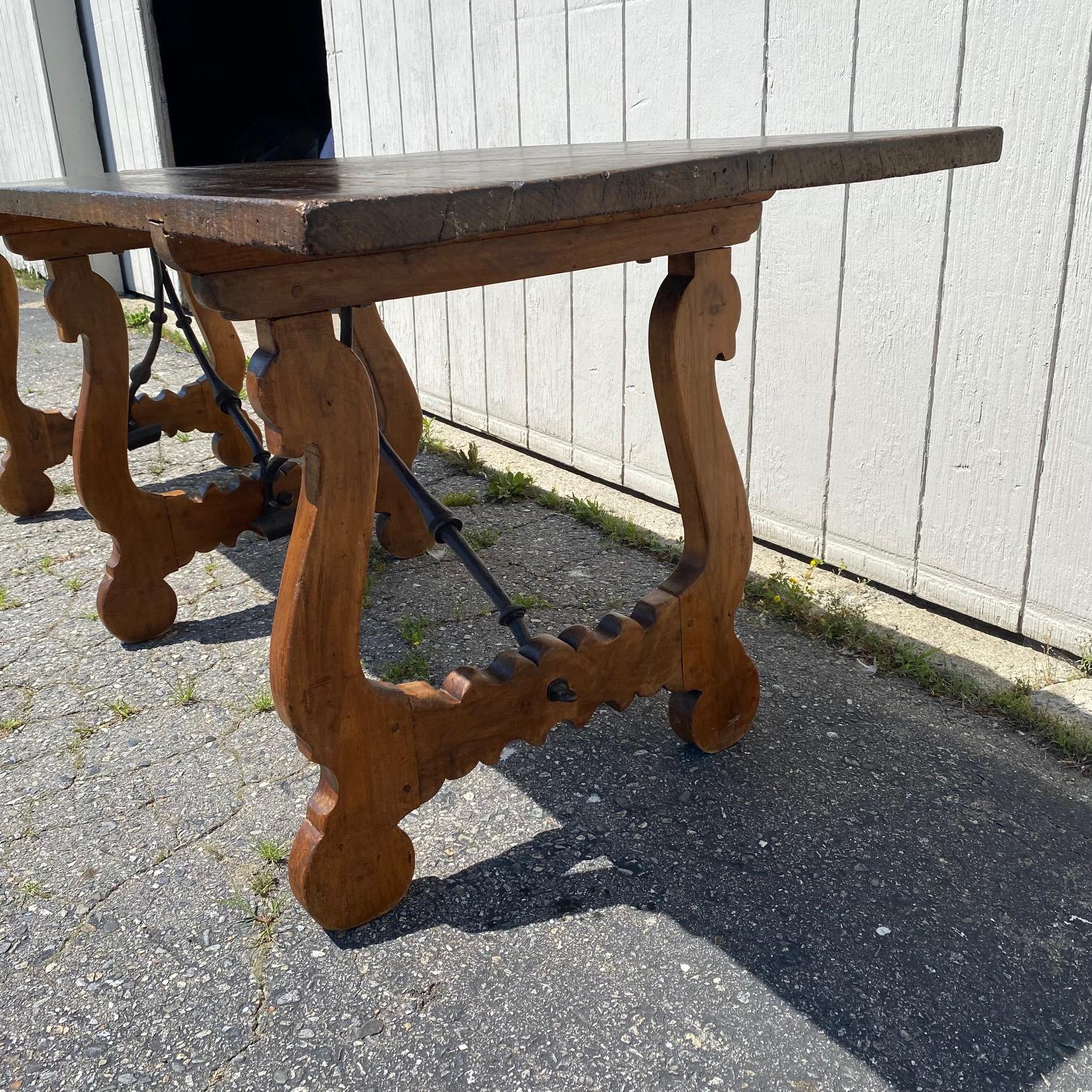 Table de salle à manger espagnole Fratino du 19e siècle à plateau unique et base monumentale en forme de lyre en vente 1