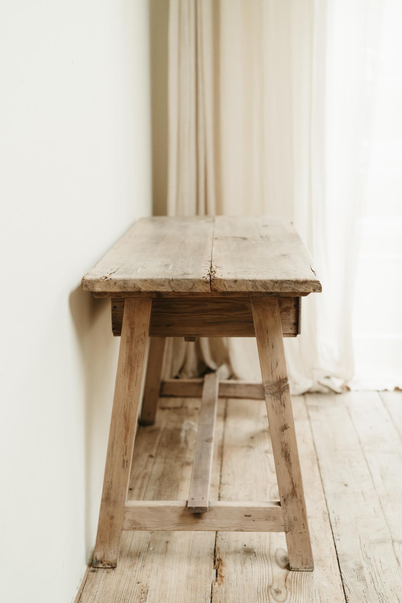 Mesa española de madera de frutal del siglo XIX en venta 10