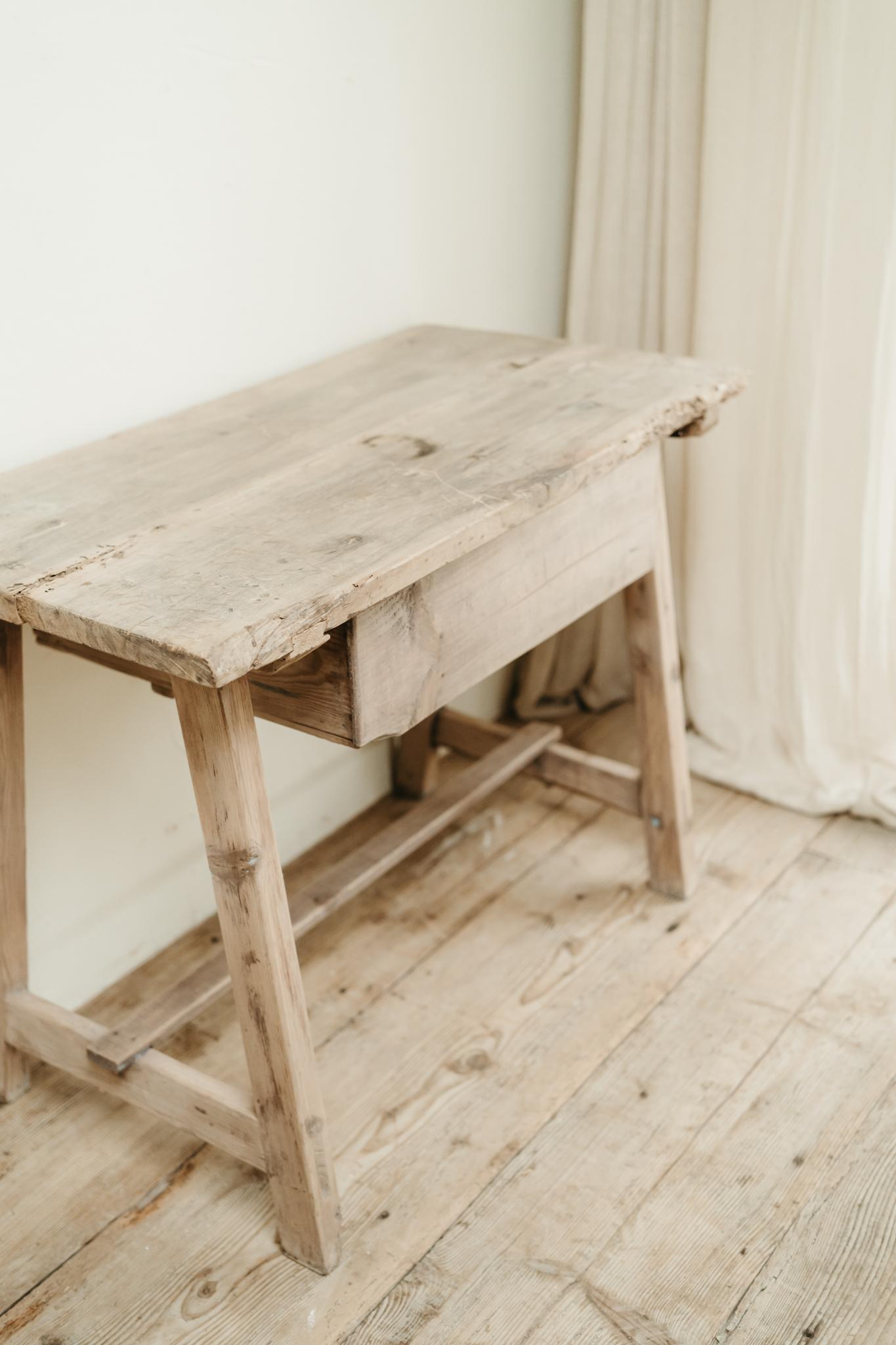 Mesa española de madera de frutal del siglo XIX en venta 1