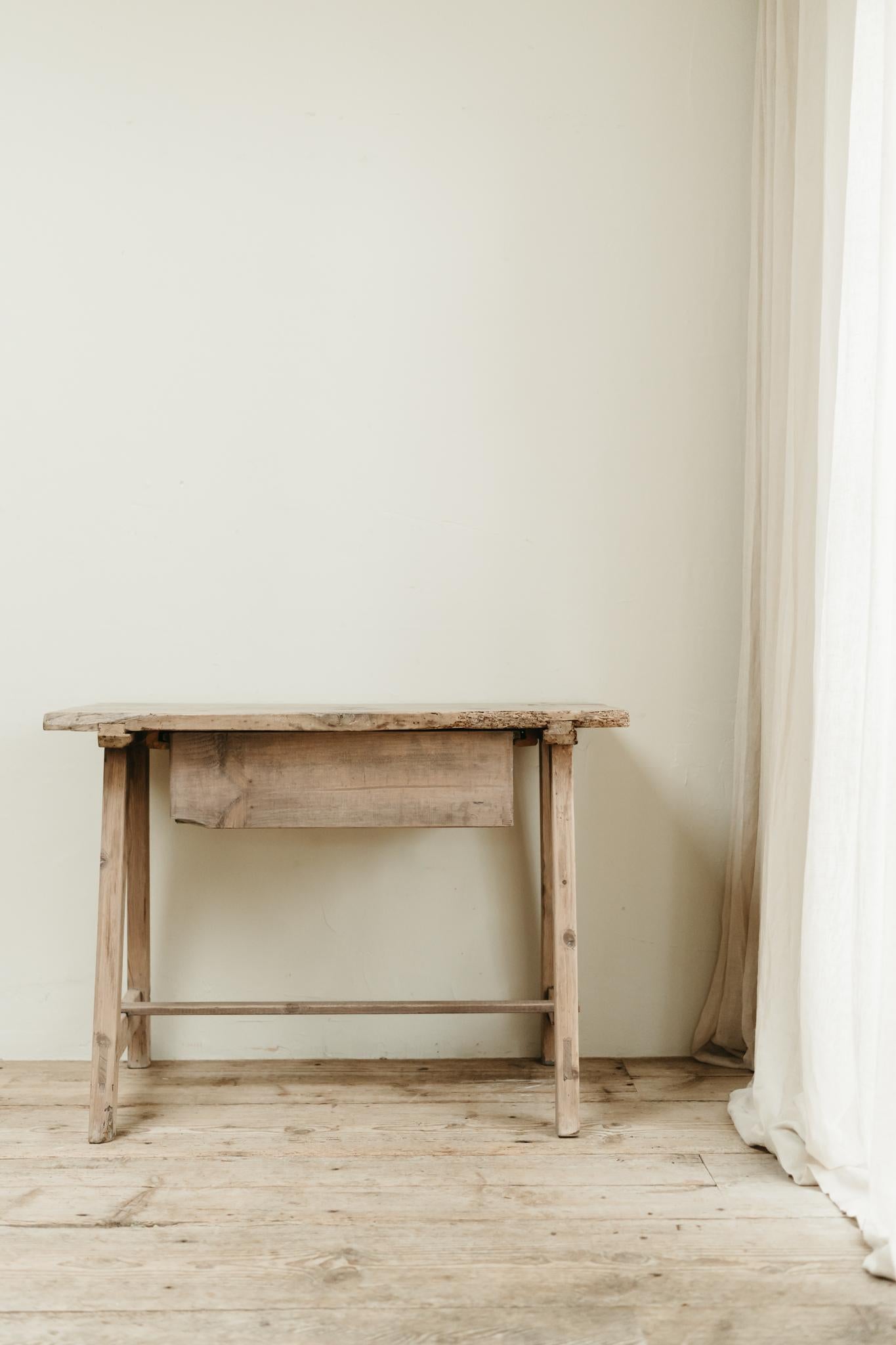 Mesa española de madera de frutal del siglo XIX en venta 3