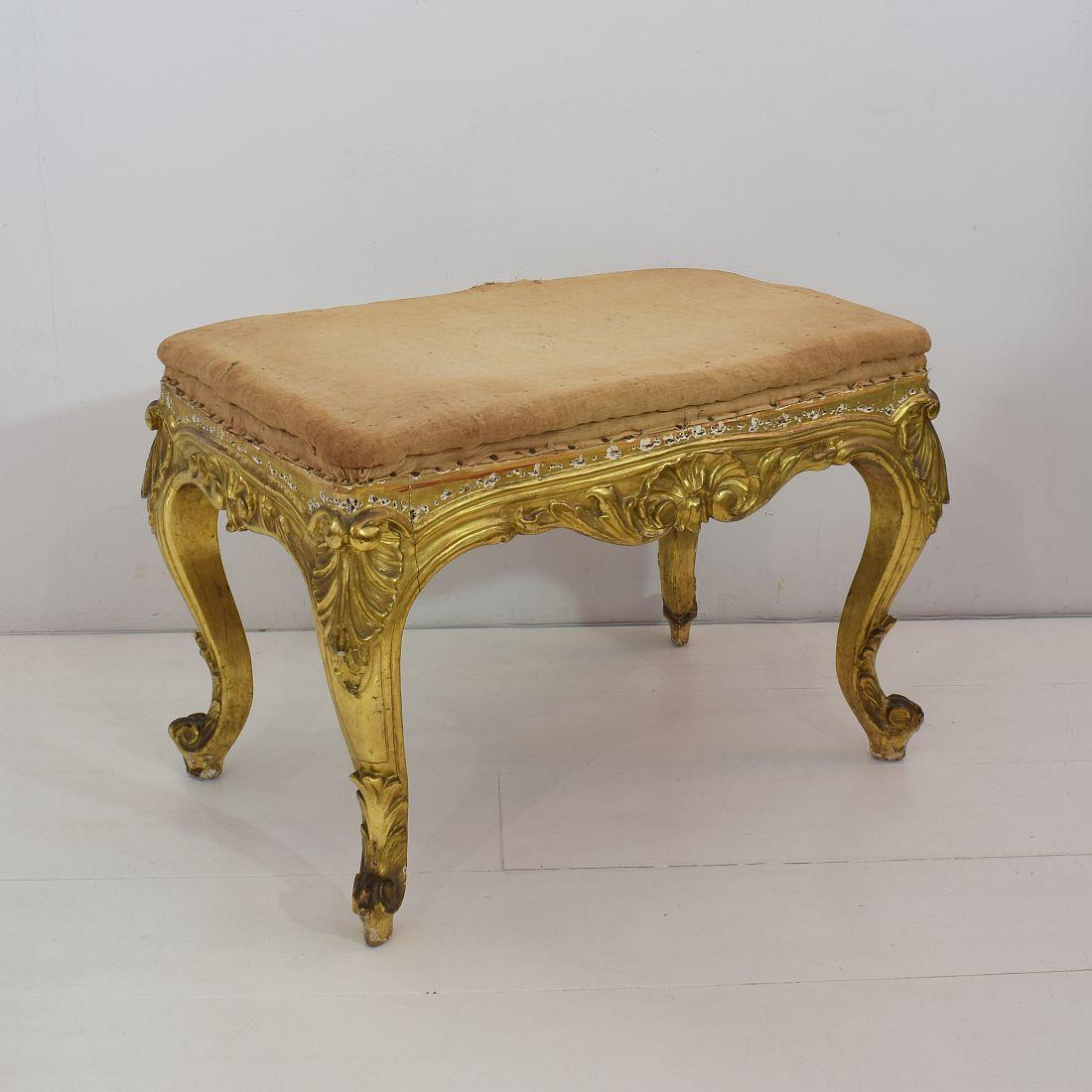 19th Century Spanish Gilded Louis XVI Style Carved Stool or Tabouret In Good Condition In Buisson, FR