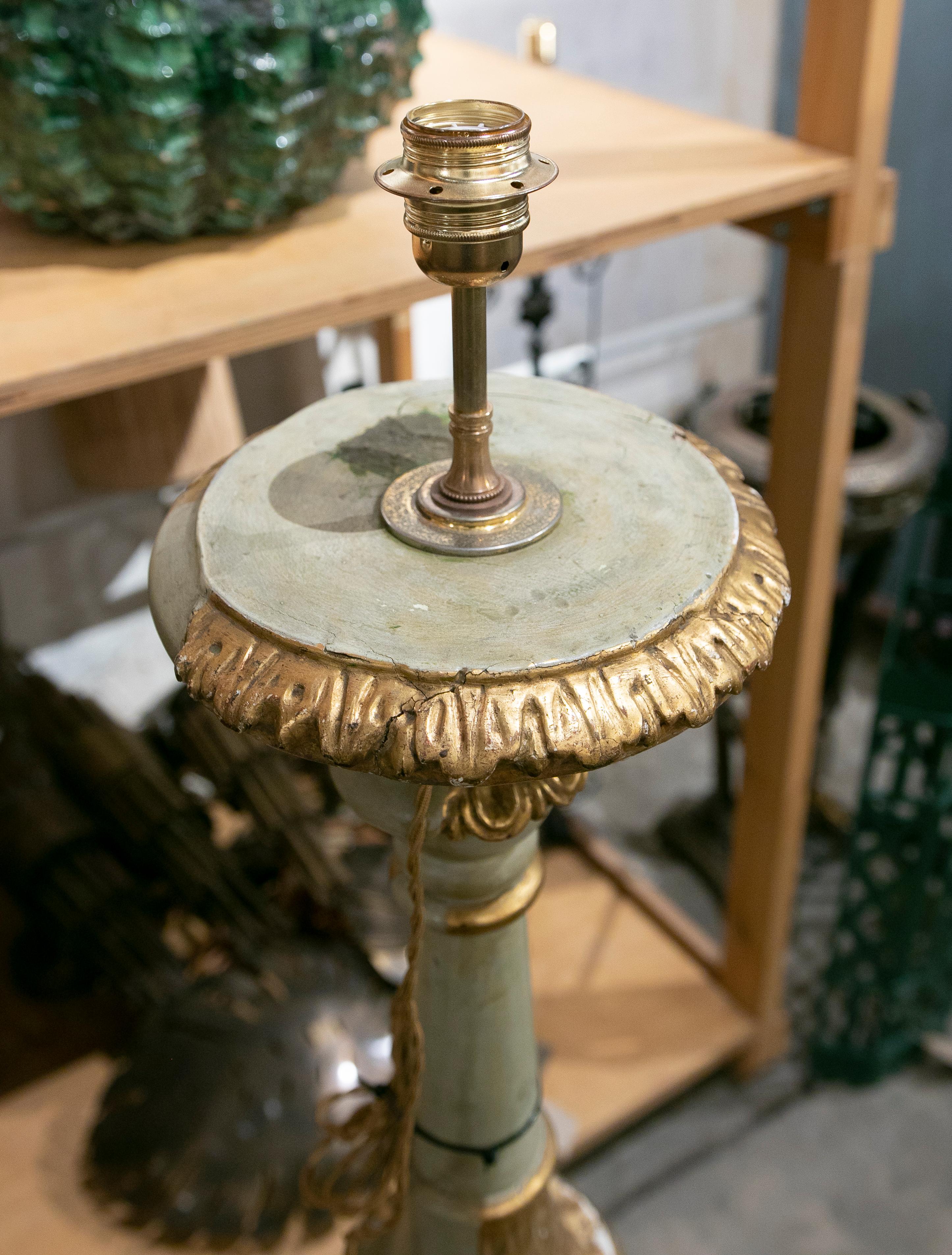 Lampe de bureau espagnole du XIXe siècle en bois doré tourné, chandelier en vente 6