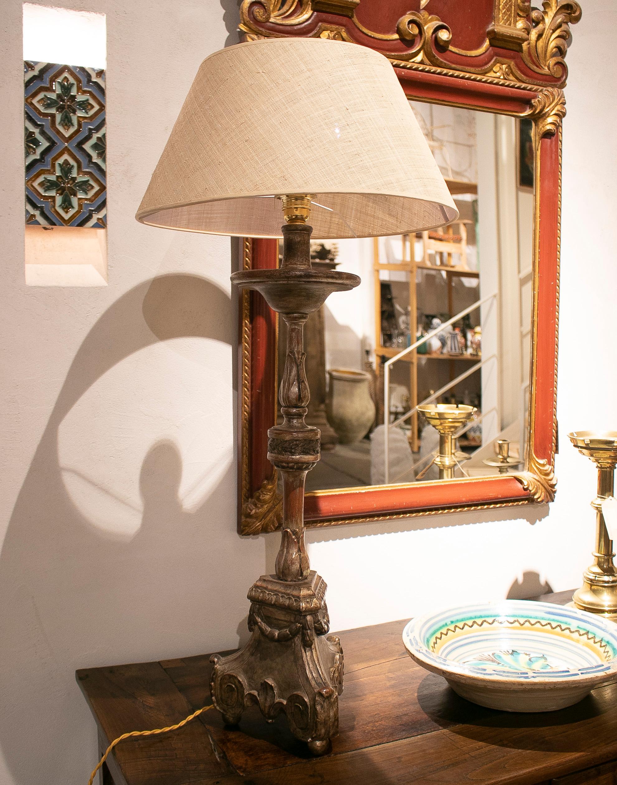 Espagnol Lampe de bureau espagnole du XIXe siècle en bois doré tourné, chandelier en vente