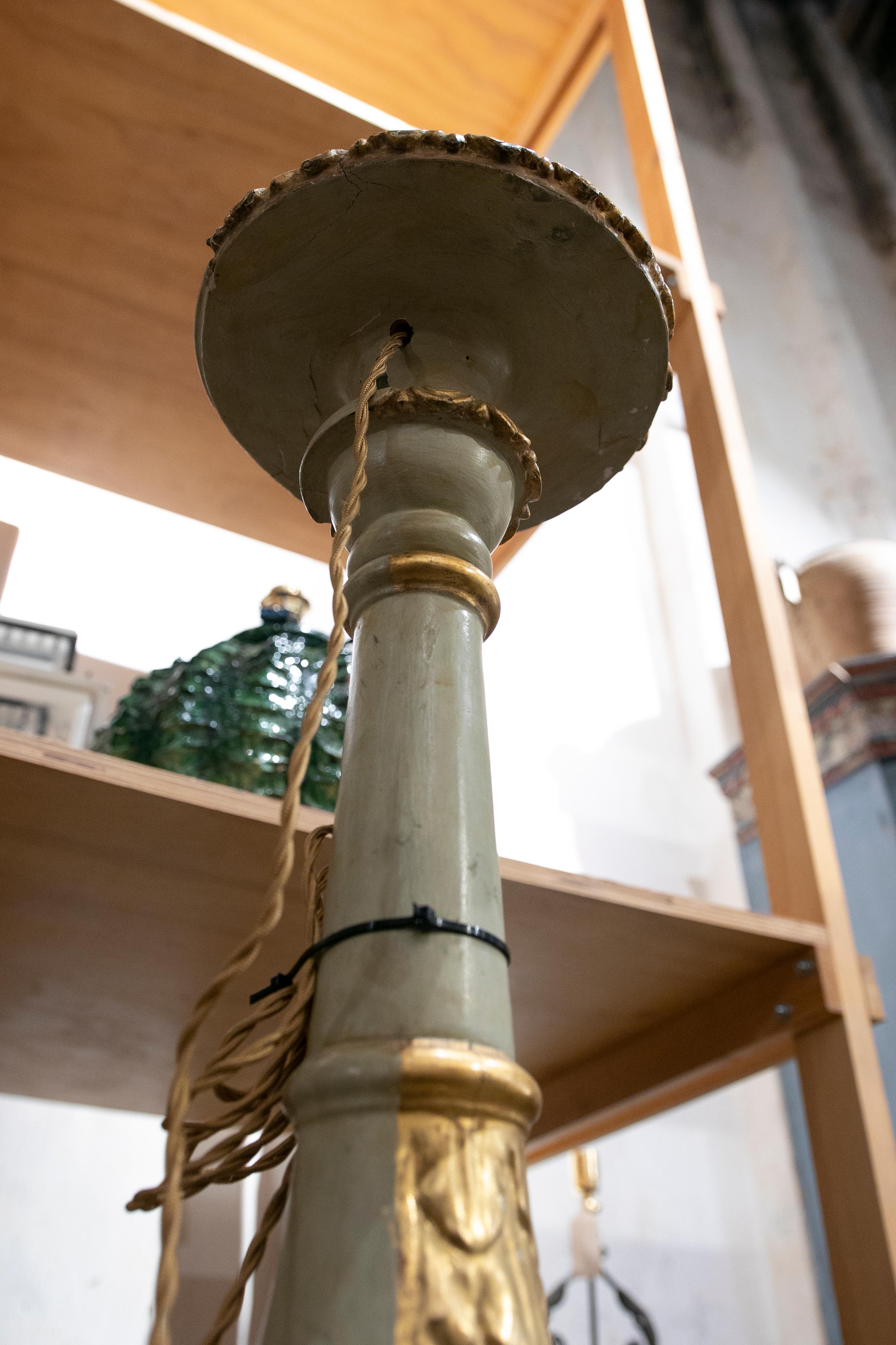 Espagnol Lampe de bureau espagnole du XIXe siècle en bois doré tourné, chandelier en vente