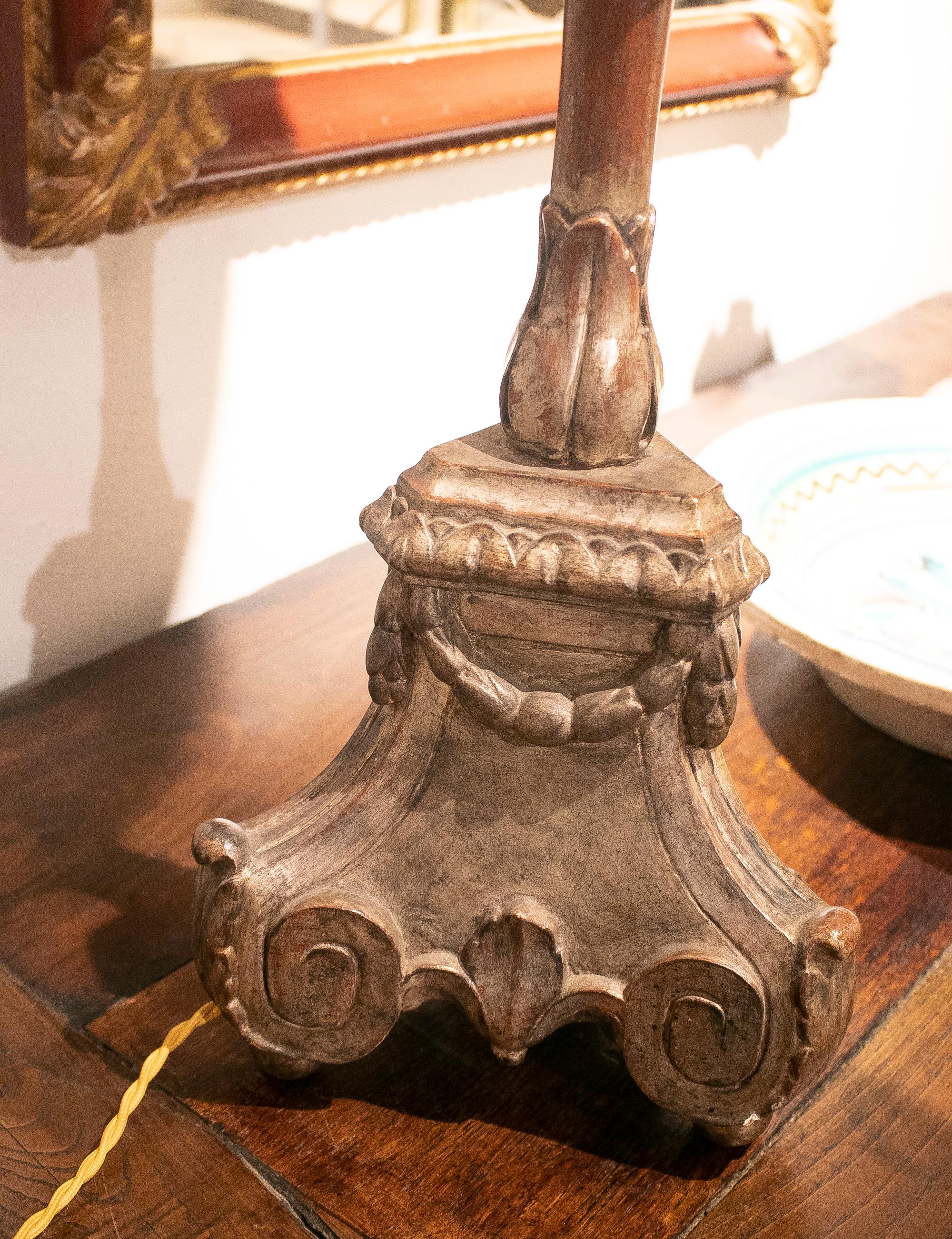 Lampe de bureau espagnole du XIXe siècle en bois doré tourné, chandelier Bon état - En vente à Marbella, ES
