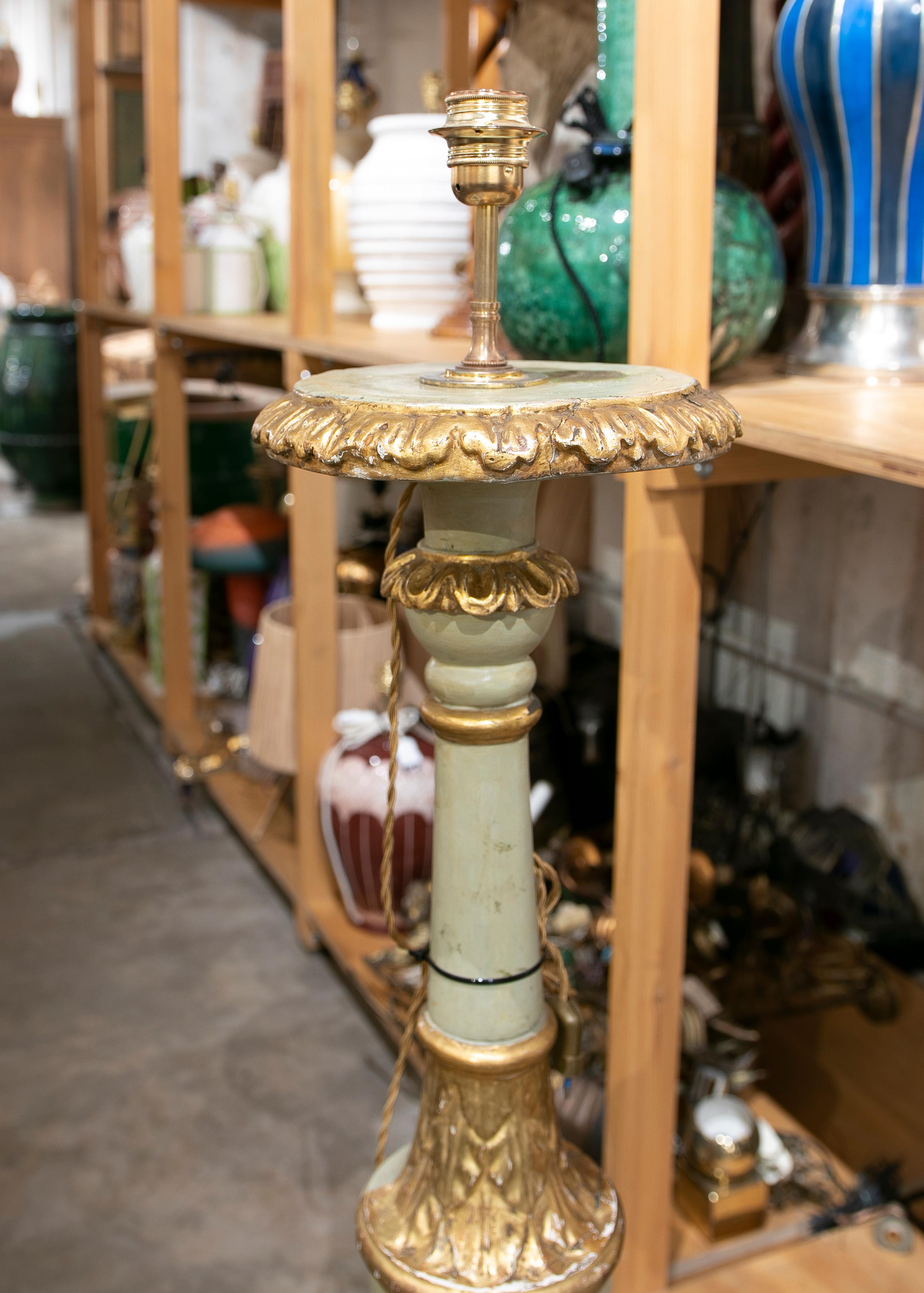 Lampe de bureau espagnole du XIXe siècle en bois doré tourné, chandelier en vente 3