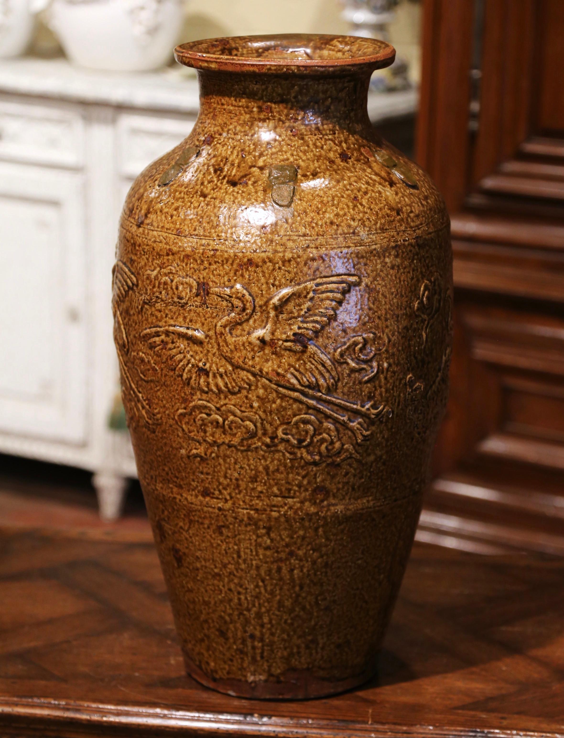 Spanisches glasiertes und bemaltes Terrakotta-Olivgefäß mit Vogelmotiven aus dem 19. Jahrhundert im Zustand „Relativ gut“ im Angebot in Dallas, TX