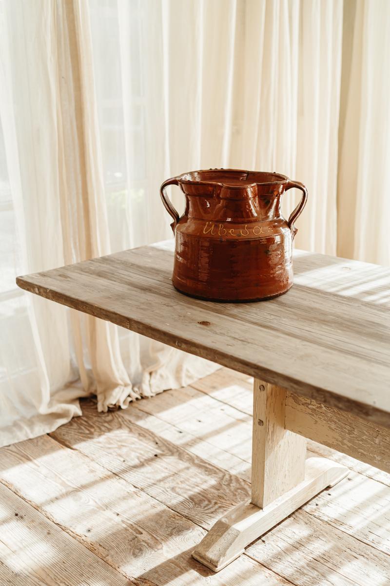 This xl glazed terra cotta jar was used in Spain as a publicity item in a milk/cream factory... great decorative object for your kitchen, restaurant or to use a flowervase.