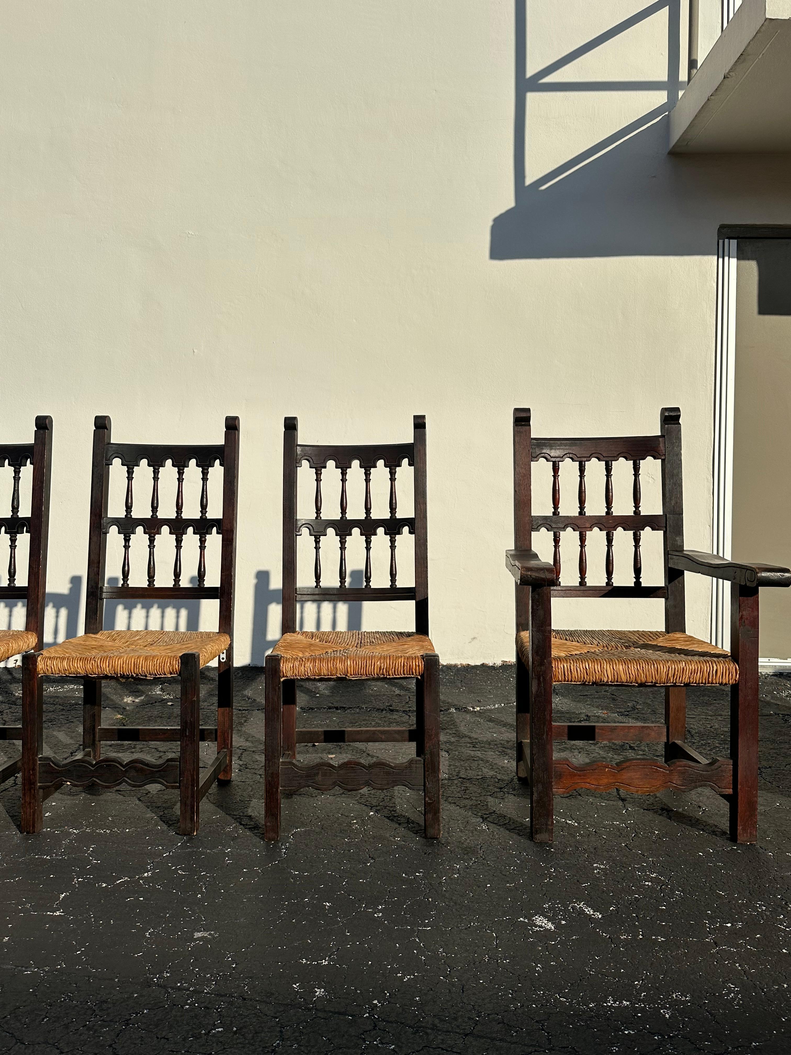 Sedie da pranzo con schienale a scaletta in giunco gotico spagnolo del XIX secolo in vendita 1