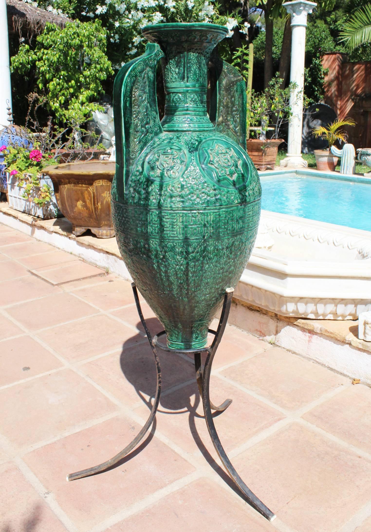 19th Century Spanish Green Glazed Ceramic Moorish Style Amphora In Fair Condition For Sale In Marbella, ES