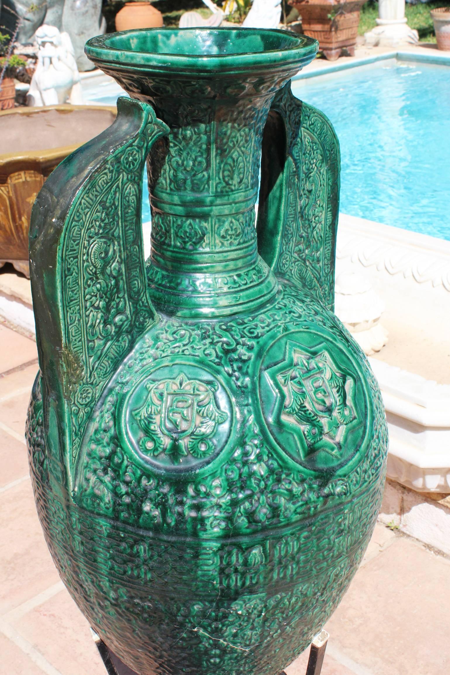 19th Century Spanish Green Glazed Ceramic Moorish Style Amphora For Sale 1