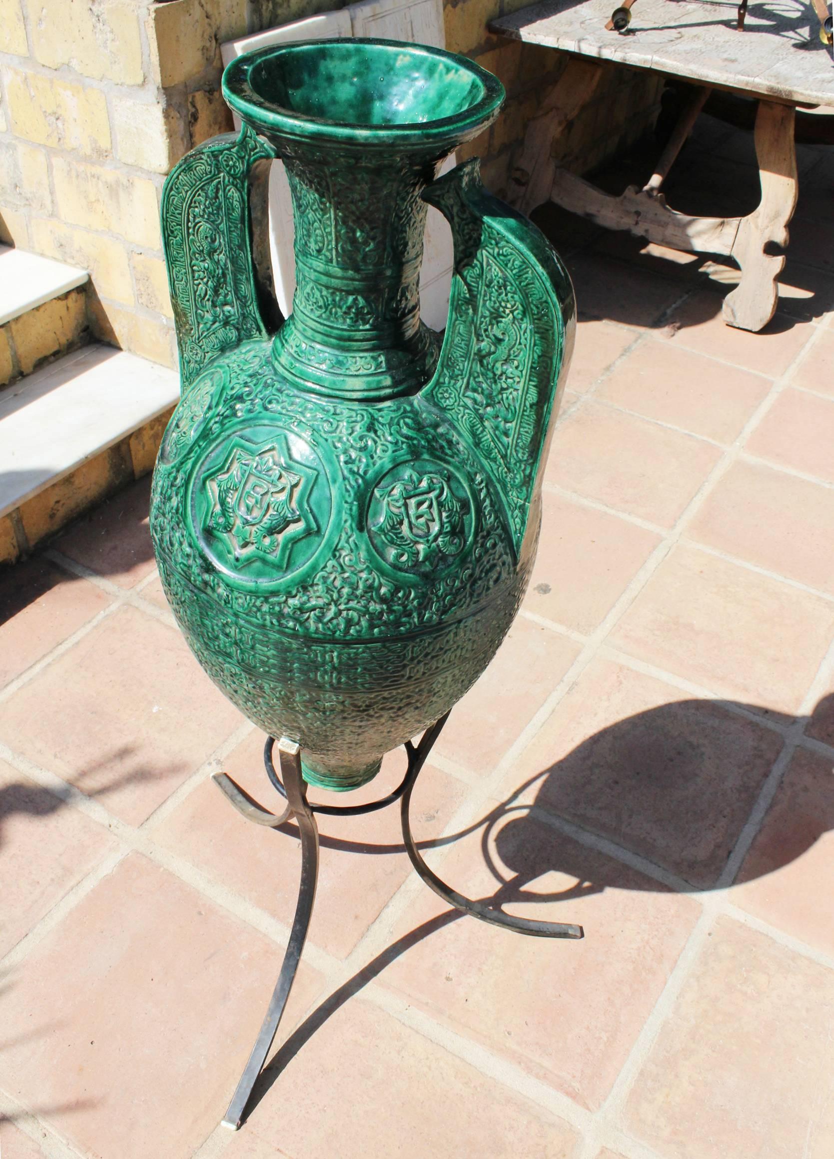 19th Century Spanish Green Glazed Ceramic Moorish Style Amphora For Sale 2