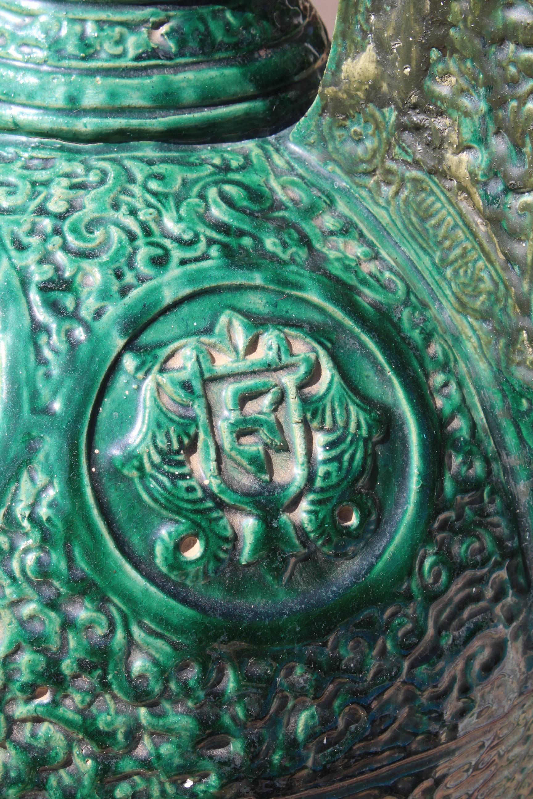 19th Century Spanish Green Glazed Ceramic Moorish Style Amphora For Sale 3