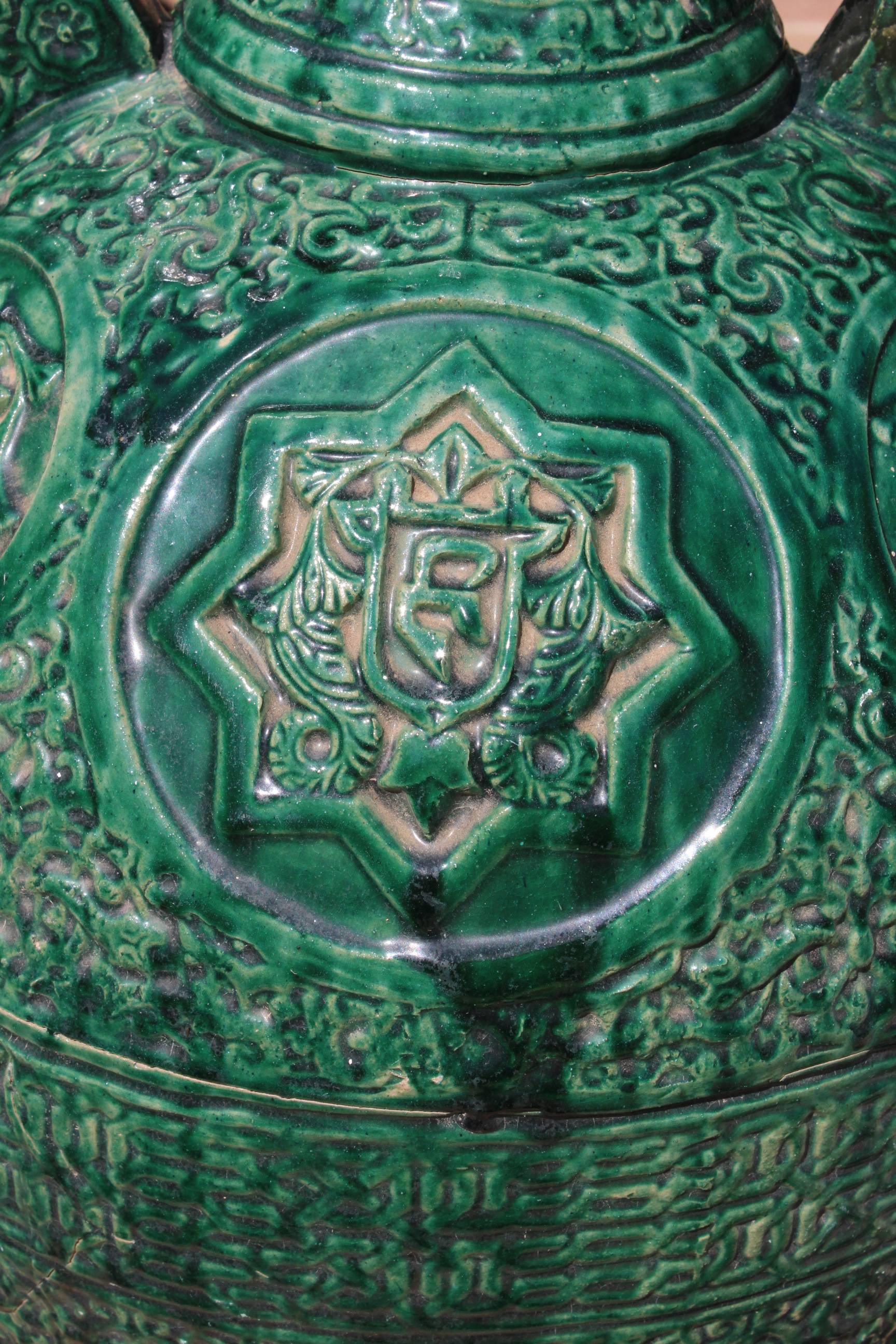 19th Century Spanish Green Glazed Ceramic Moorish Style Amphora For Sale 4