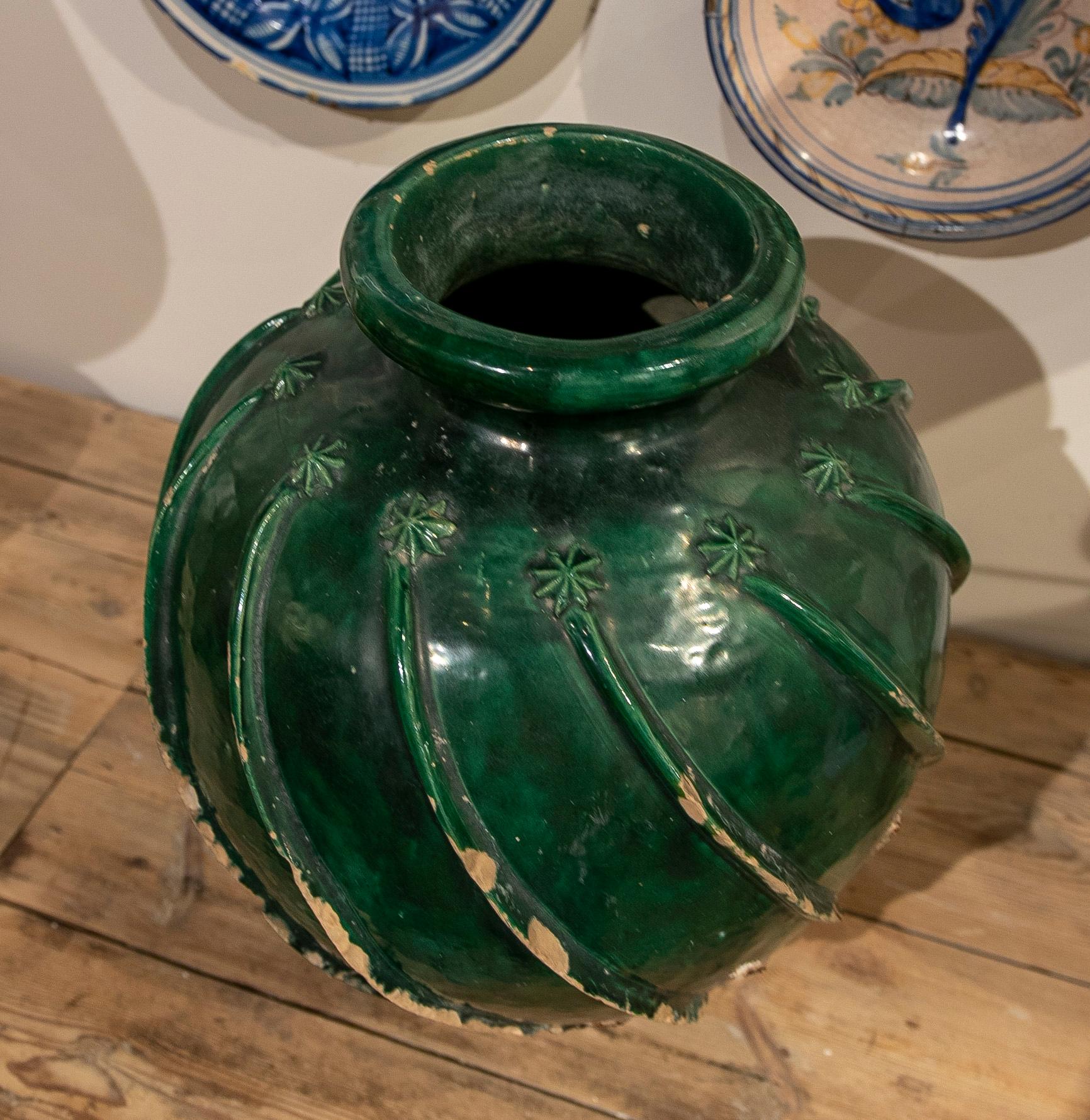 19th Century Spanish Green Glazed Earthenware Jar For Sale 7