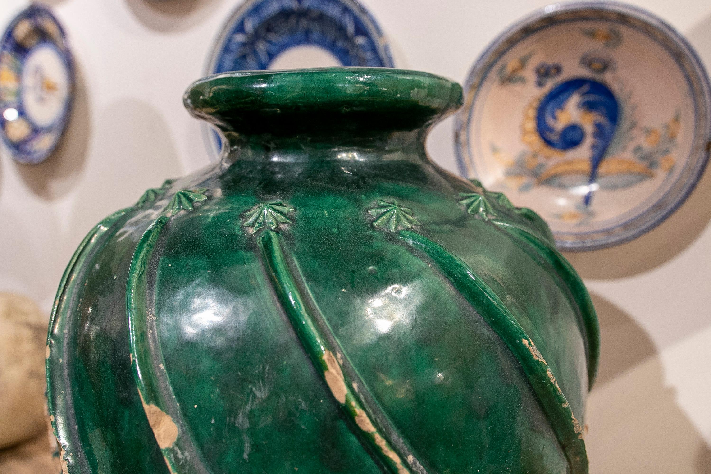 19th Century Spanish Green Glazed Earthenware Jar For Sale 10