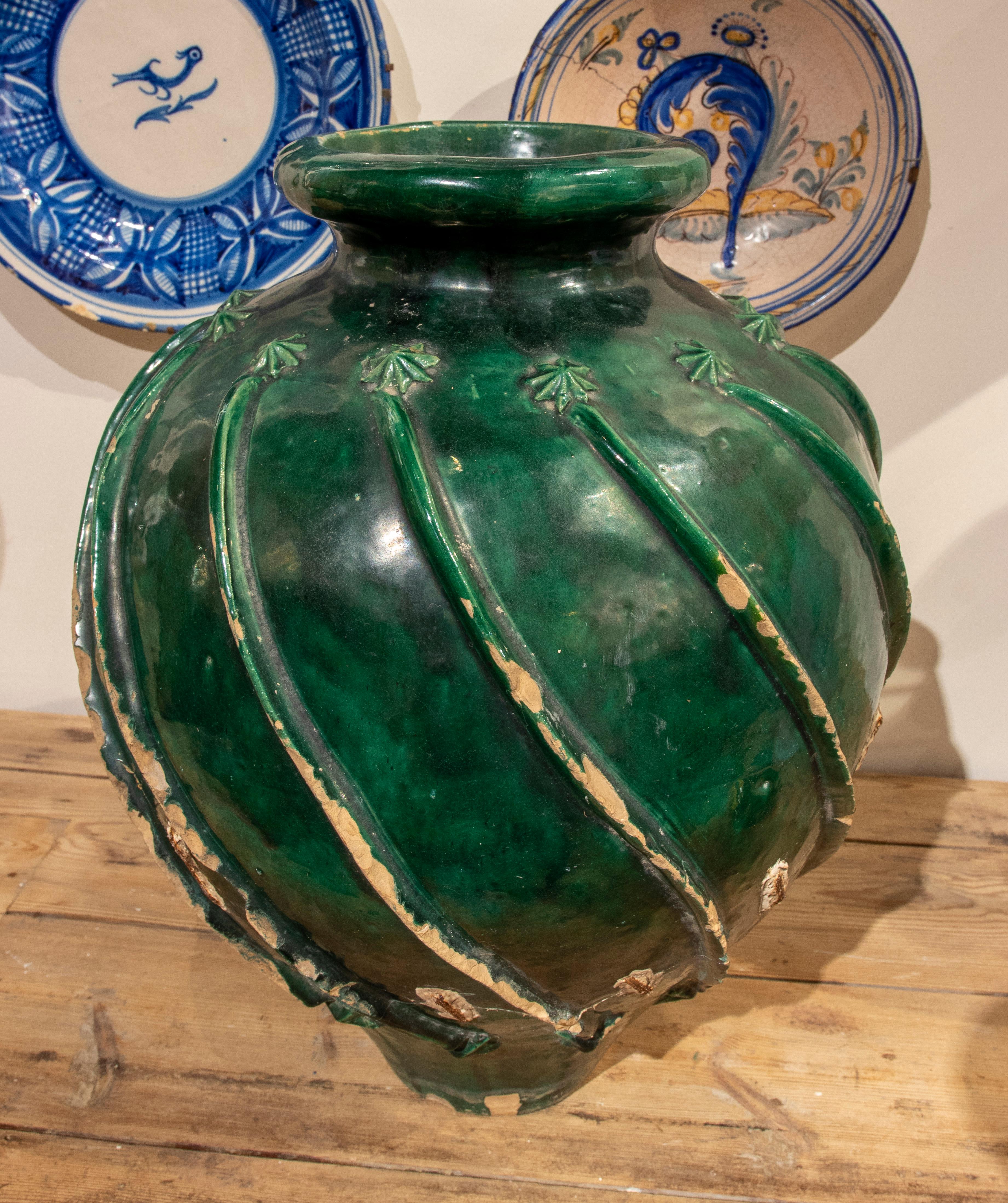 19th Century Spanish Green Glazed Earthenware Jar For Sale 1
