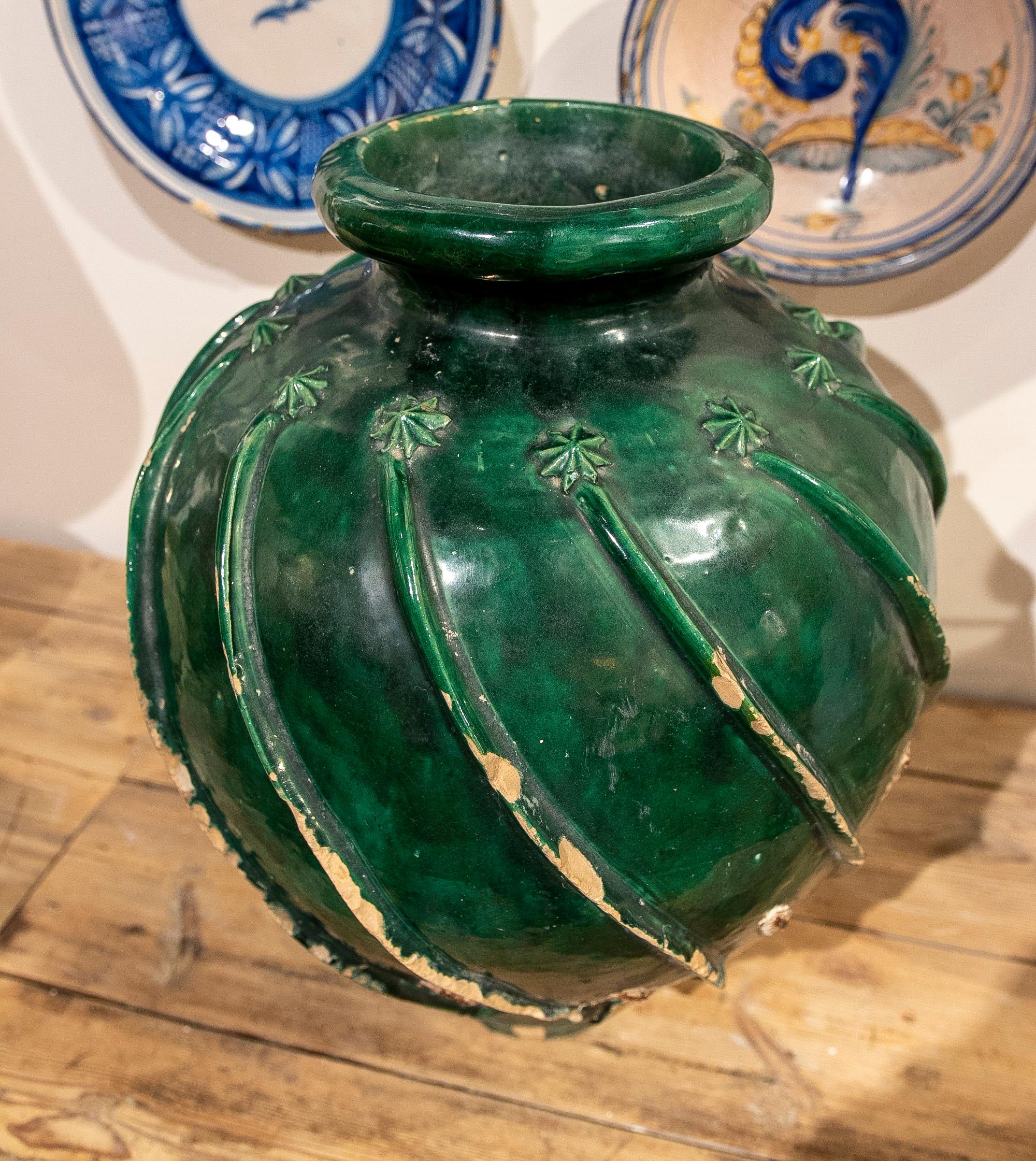 19th Century Spanish Green Glazed Earthenware Jar For Sale 2