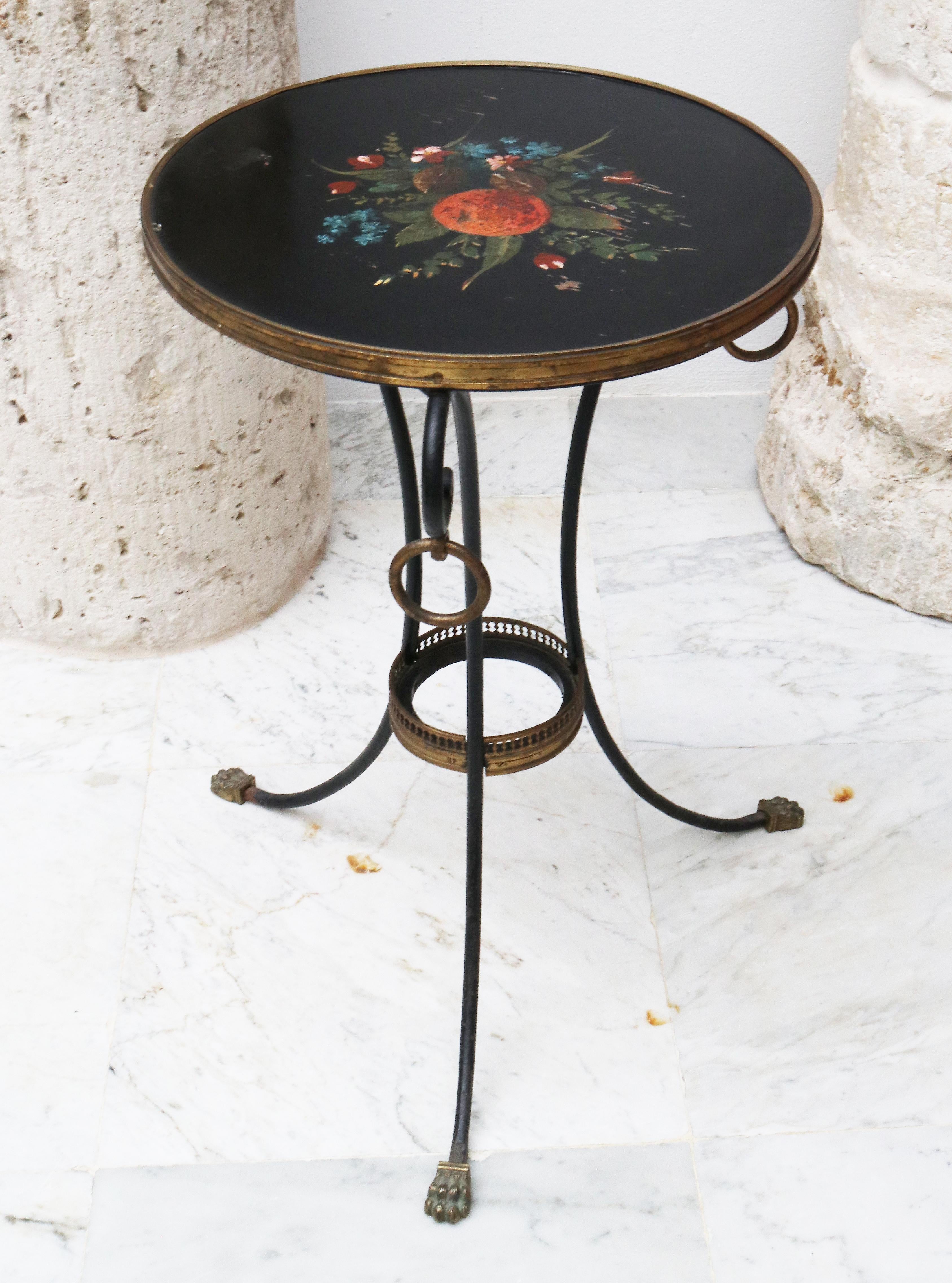 19th century Spanish guéridon with hand painted flowers on top and bronze fittings, including claw foots. 

Top diameter: 42cm.