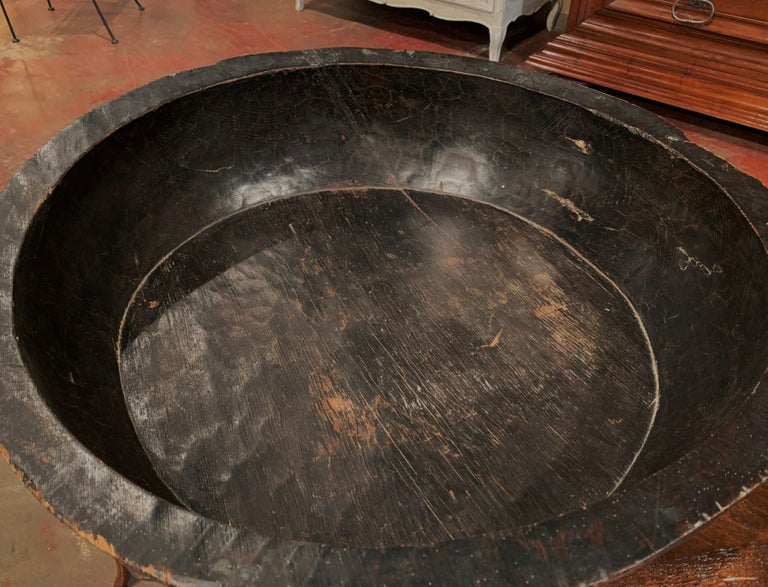 19th Century Spanish Hand Carved Decorative Fruit Bowl For Sale at 1stDibs