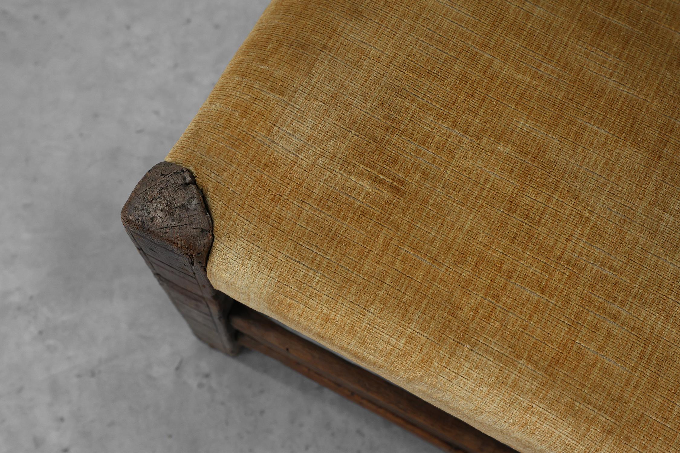 Chaise d'appoint en chêne espagnol du XIXe siècle, sculptée à la main, avec assise en velours en vente 3