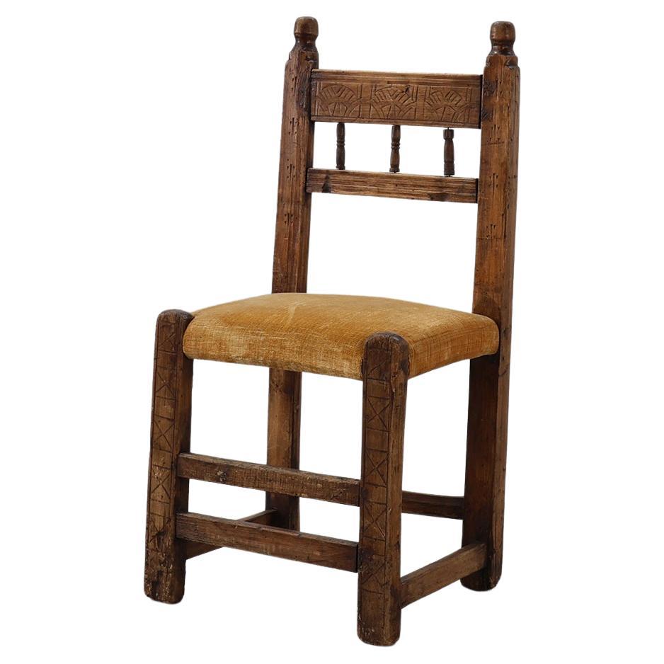 Silla auxiliar española del siglo XIX tallada a mano en roble con asiento de terciopelo