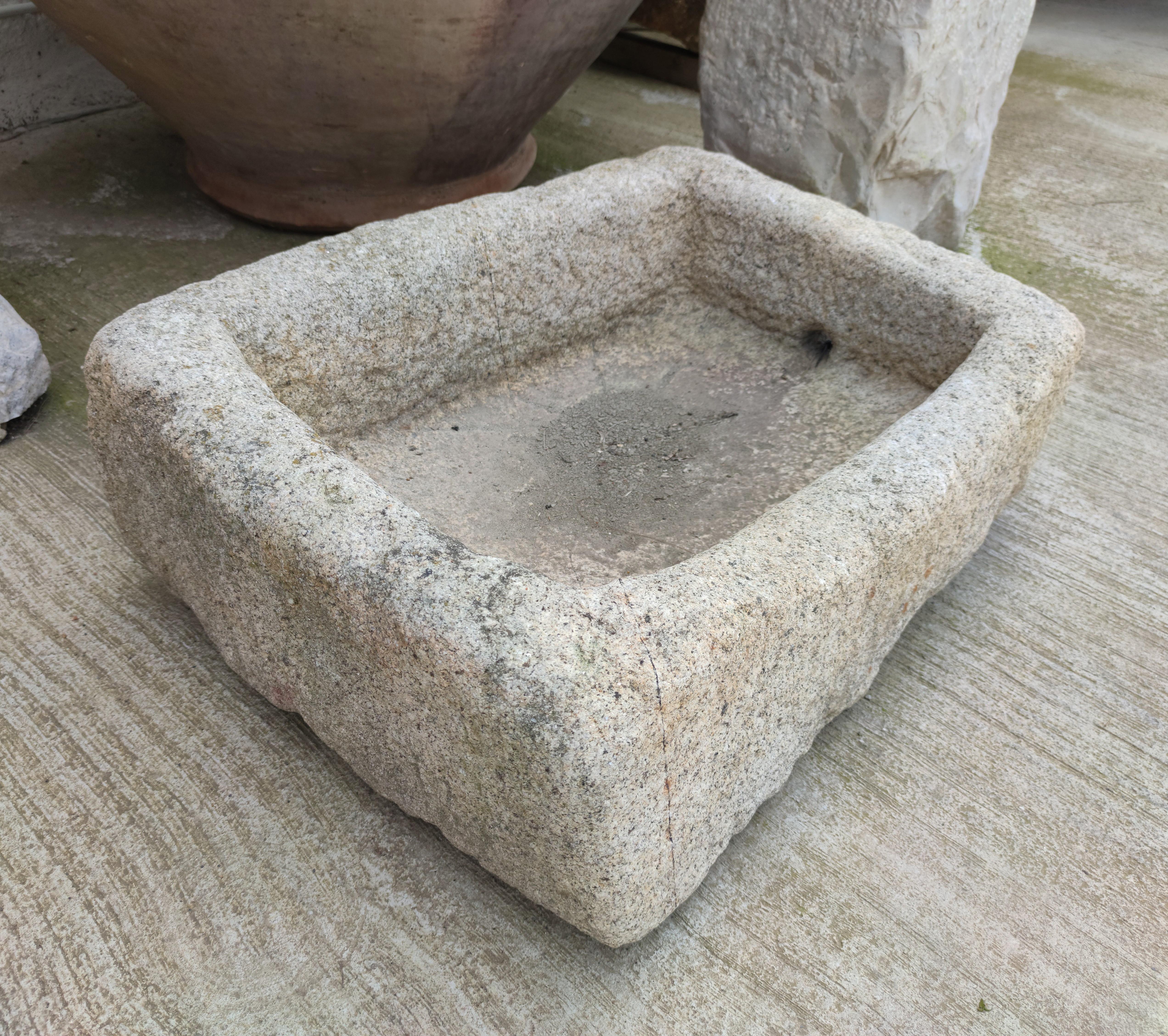 19th Century Spanish Hand Carved Rectangular Farmhouse Stone Trough In Good Condition For Sale In Marbella, ES