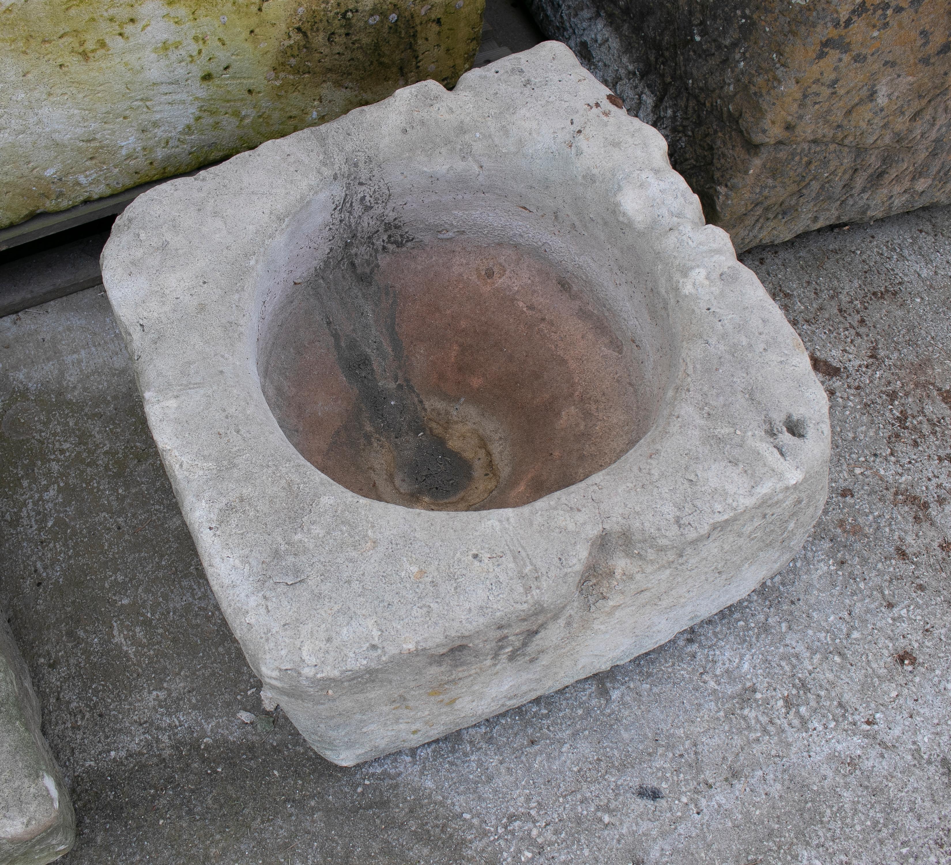 19th Century Spanish Hand Carved Round Stone Trough In Good Condition In Marbella, ES