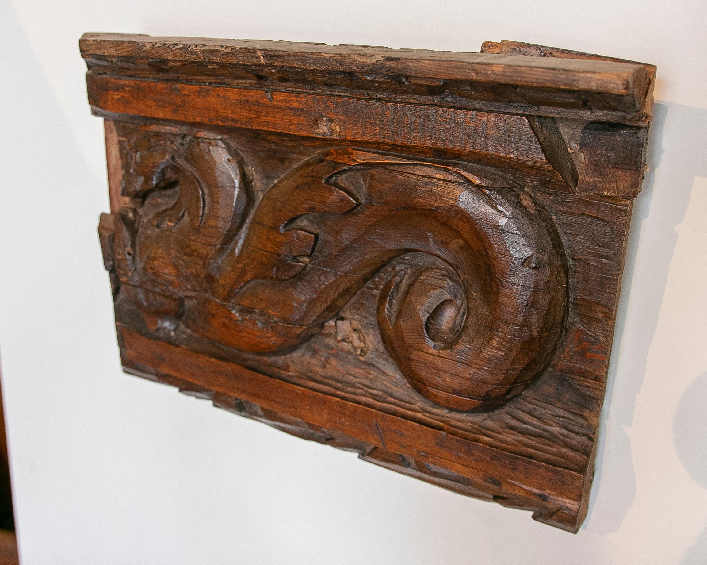 19th Century Spanish Hand-Carved Wooden Board with Dragon Relief  In Good Condition For Sale In Marbella, ES