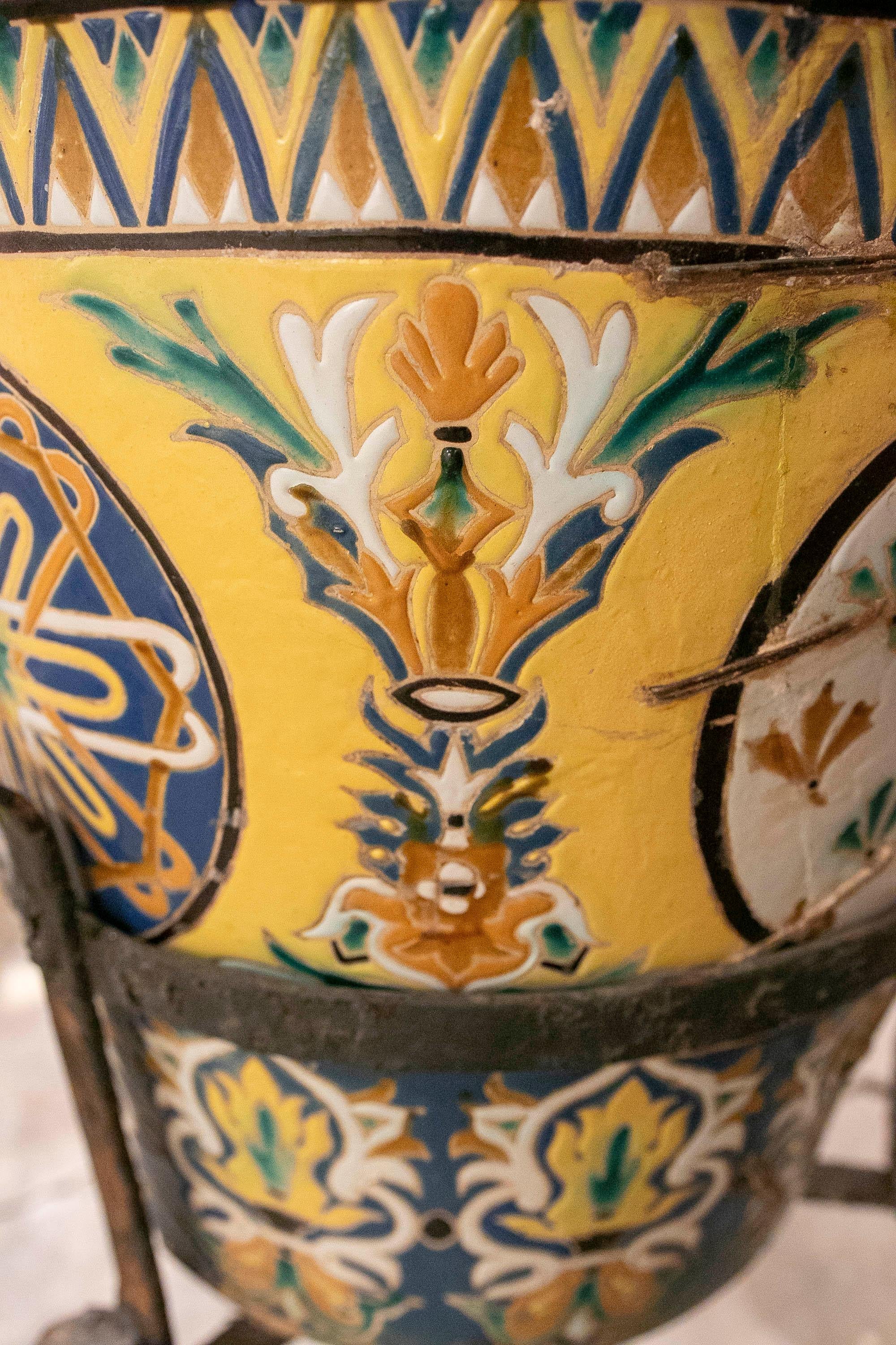 19th Century Spanish Hand-Painted Glazed Ceramic Flowerpot  7
