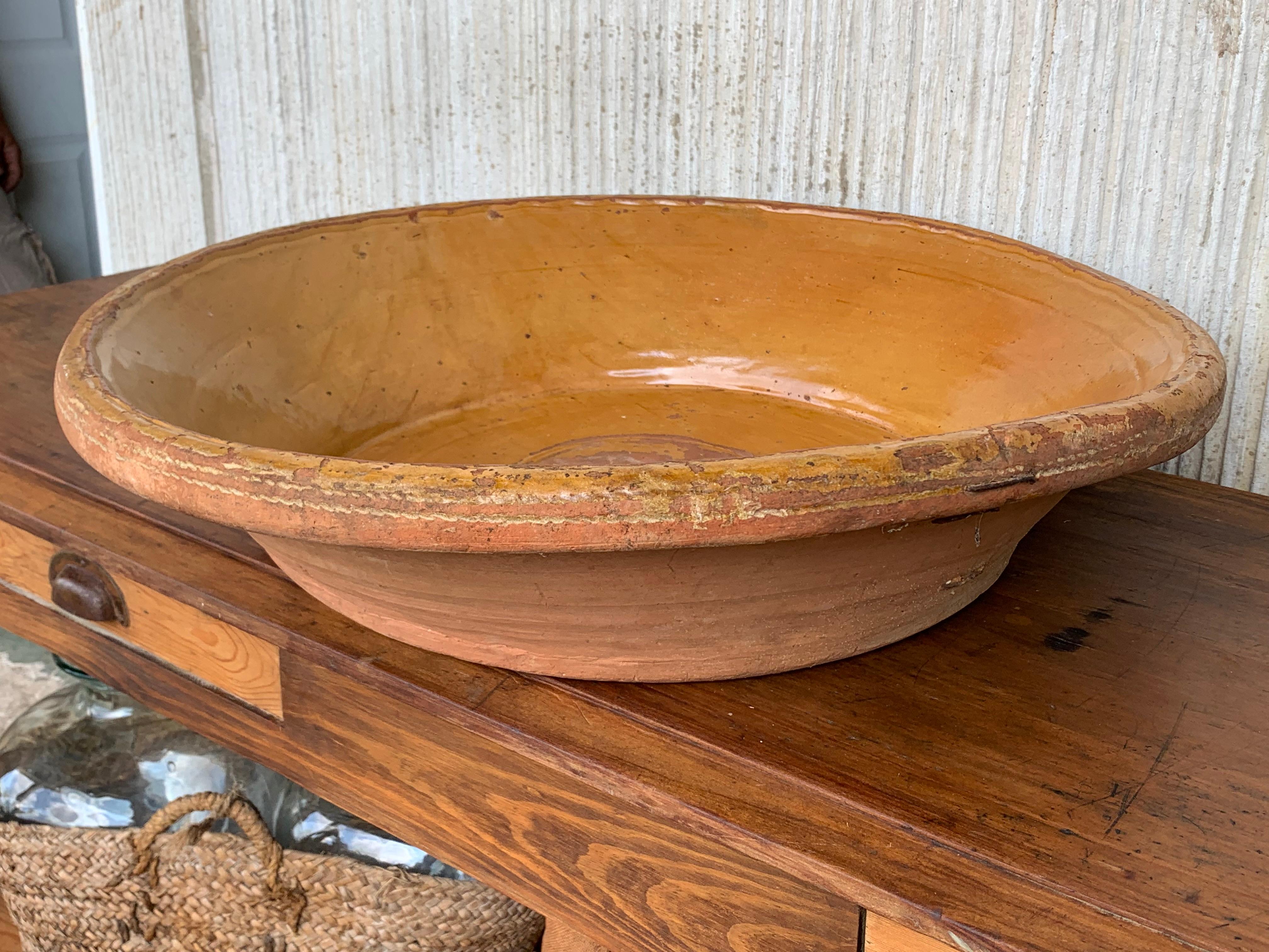 19th Century Spanish Hand Thrown and Glazed Mustard Brown Stoneware Pottery Bowl In Good Condition For Sale In Miami, FL