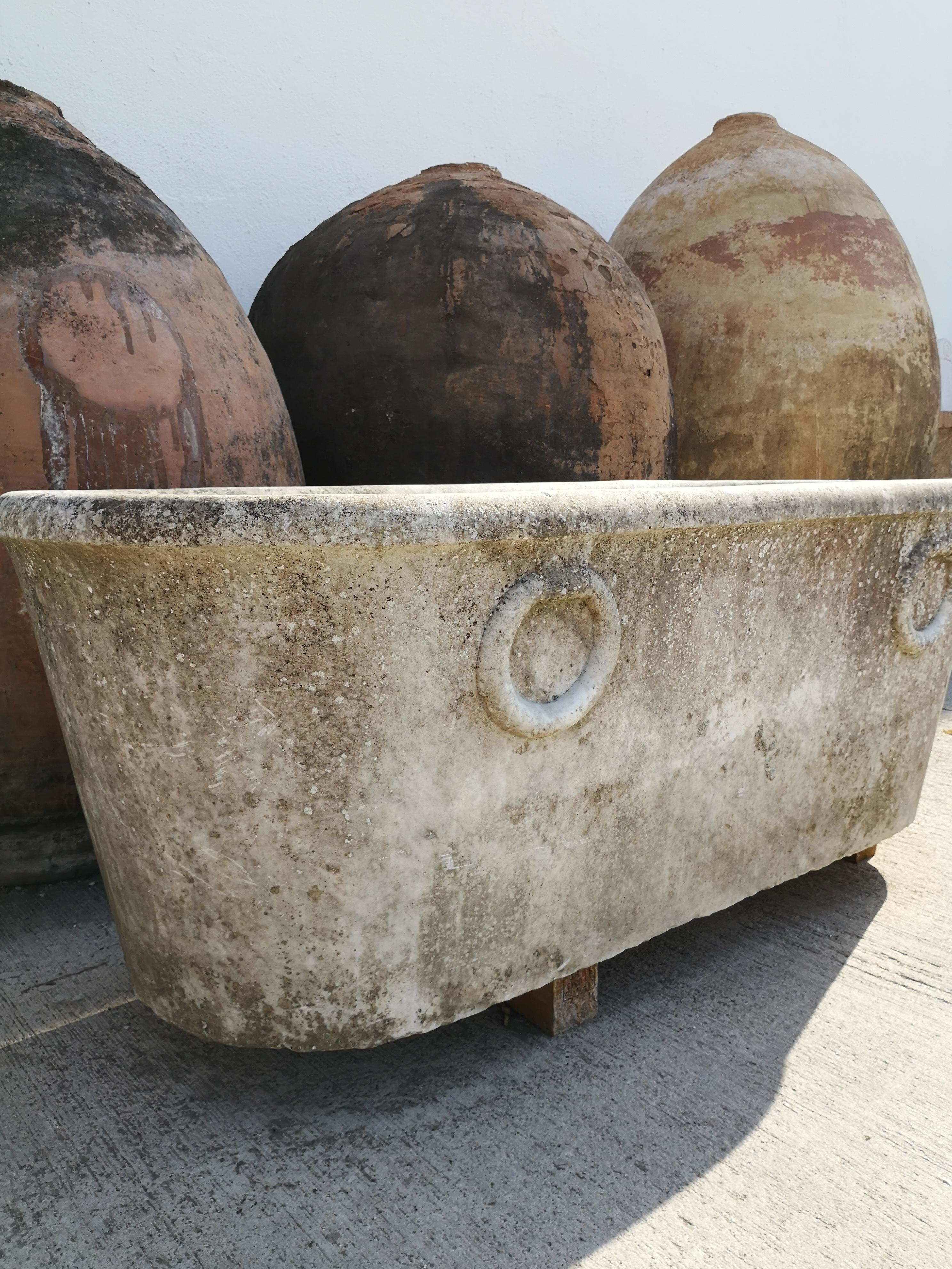 19th Century Spanish Handcarved Marble Bath w/ Rings In Good Condition In Marbella, ES