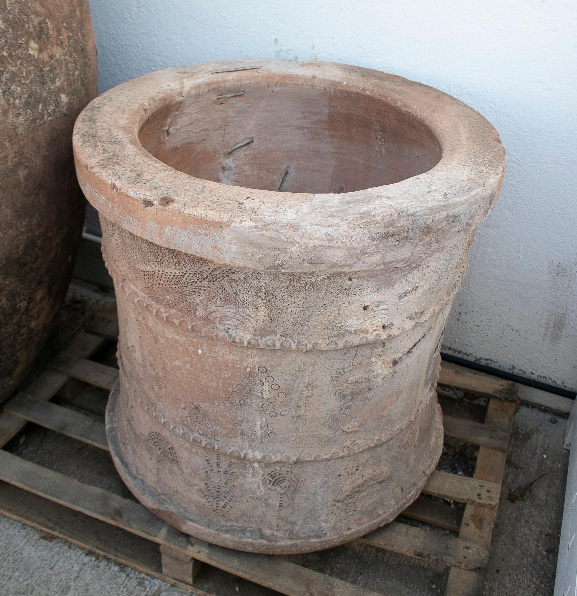 19th Century Spanish Handcrafted Terracotta Water Well In Good Condition In Marbella, ES