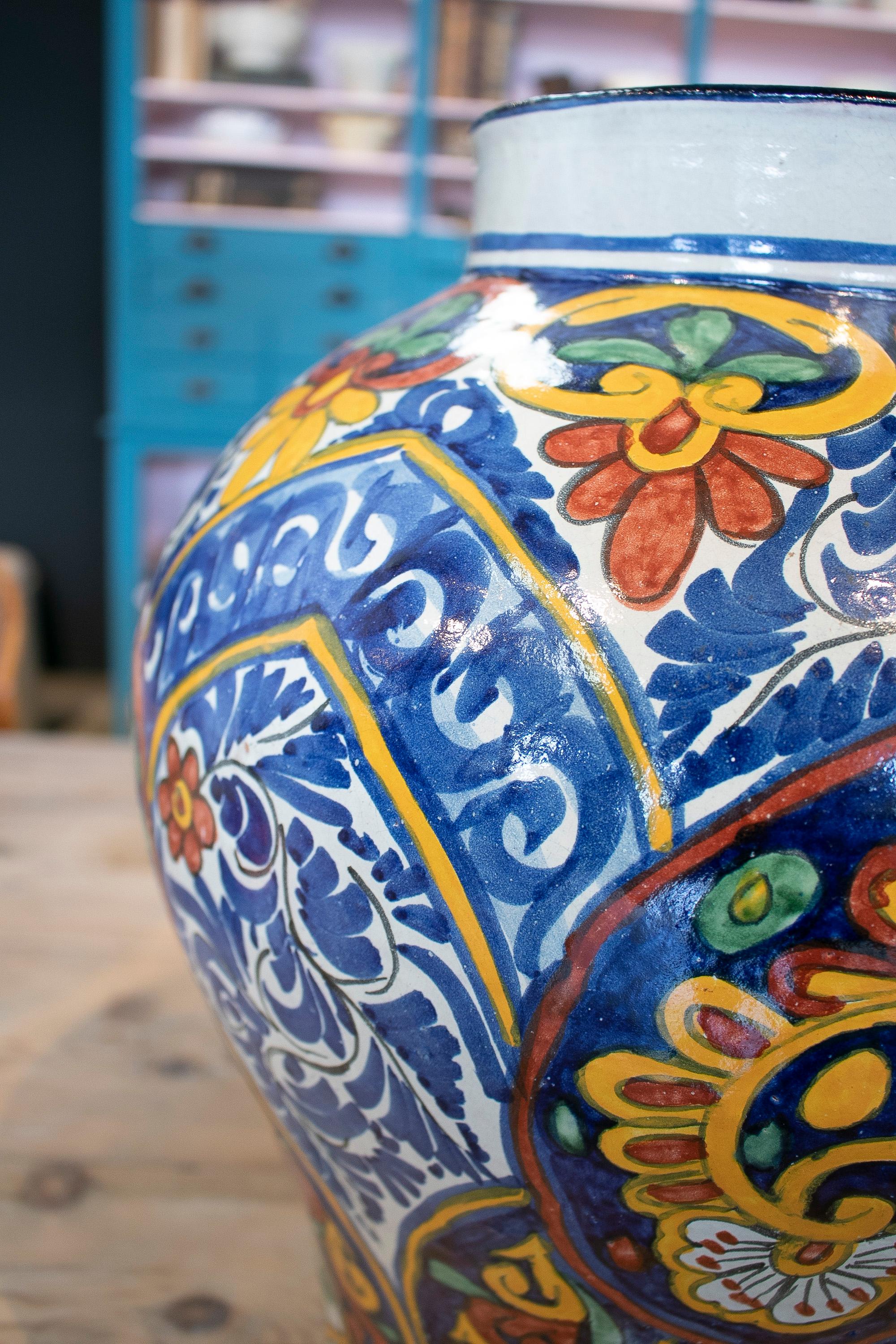 19th Century Spanish Handmade Traditional Ceramic Vase Signed Alba H. Ennex For Sale 6