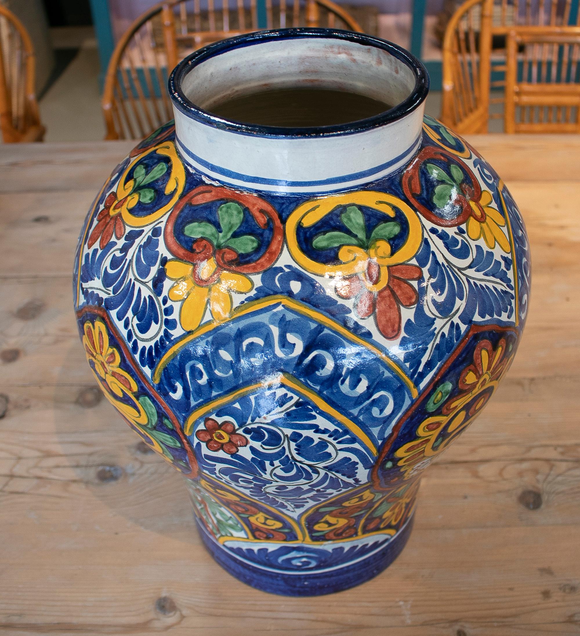 19th Century Spanish Handmade Traditional Ceramic Vase Signed Alba H. Ennex For Sale 3