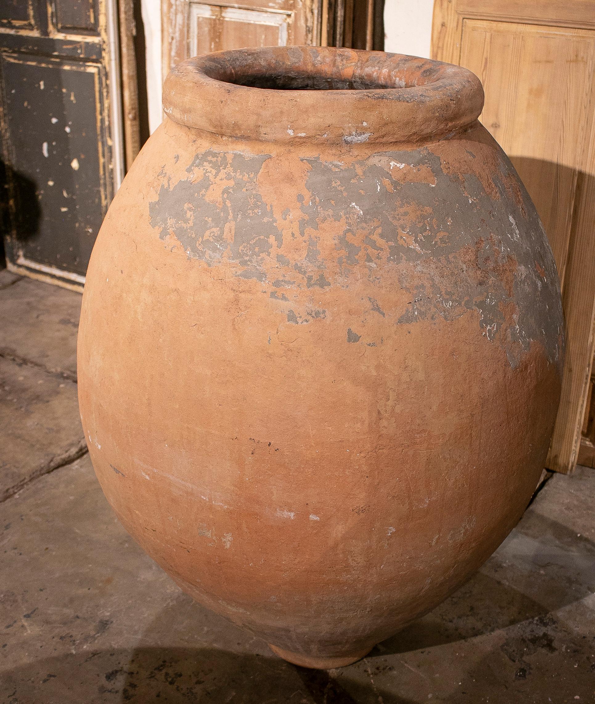 19th Century Spanish Jaen Town Handmade Terracotta Urn In Good Condition In Marbella, ES