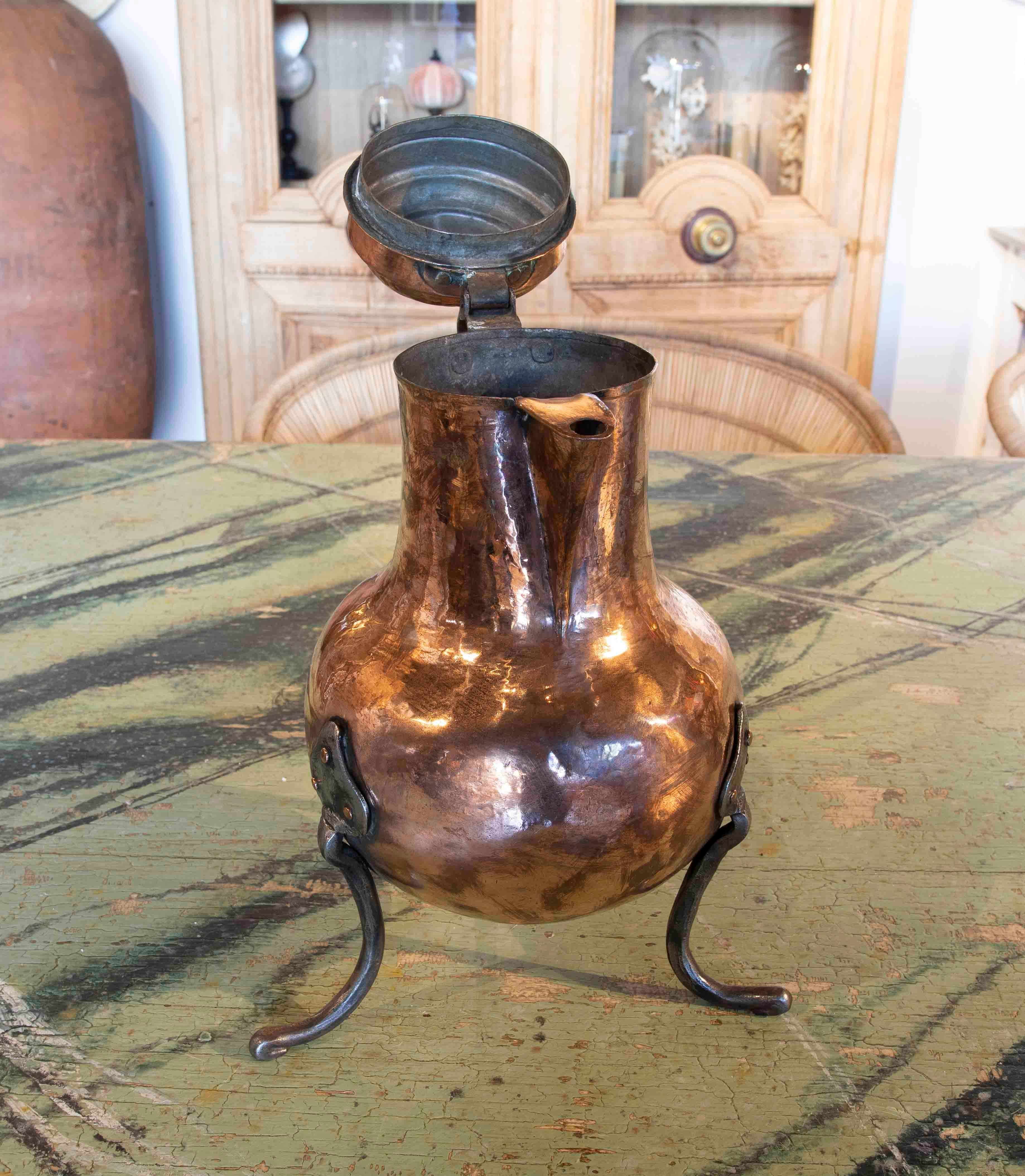 19th Century Spanish Jug with Lid and Handle with Flower Decoration on the Lid  In Good Condition In Marbella, ES